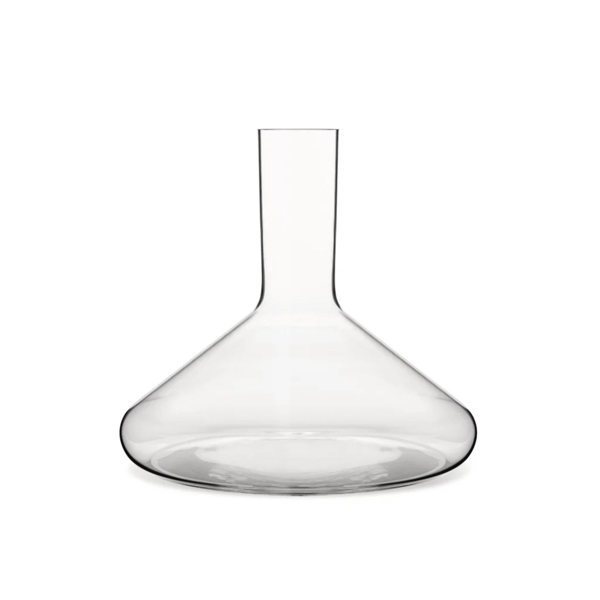 Het Alessi Eugenia Decanteerkaraf 75 cl, gemaakt van kristallijn glas, heeft een brede, ronde basis en een lange, smalle hals, elegant weergegeven op een witte achtergrond.