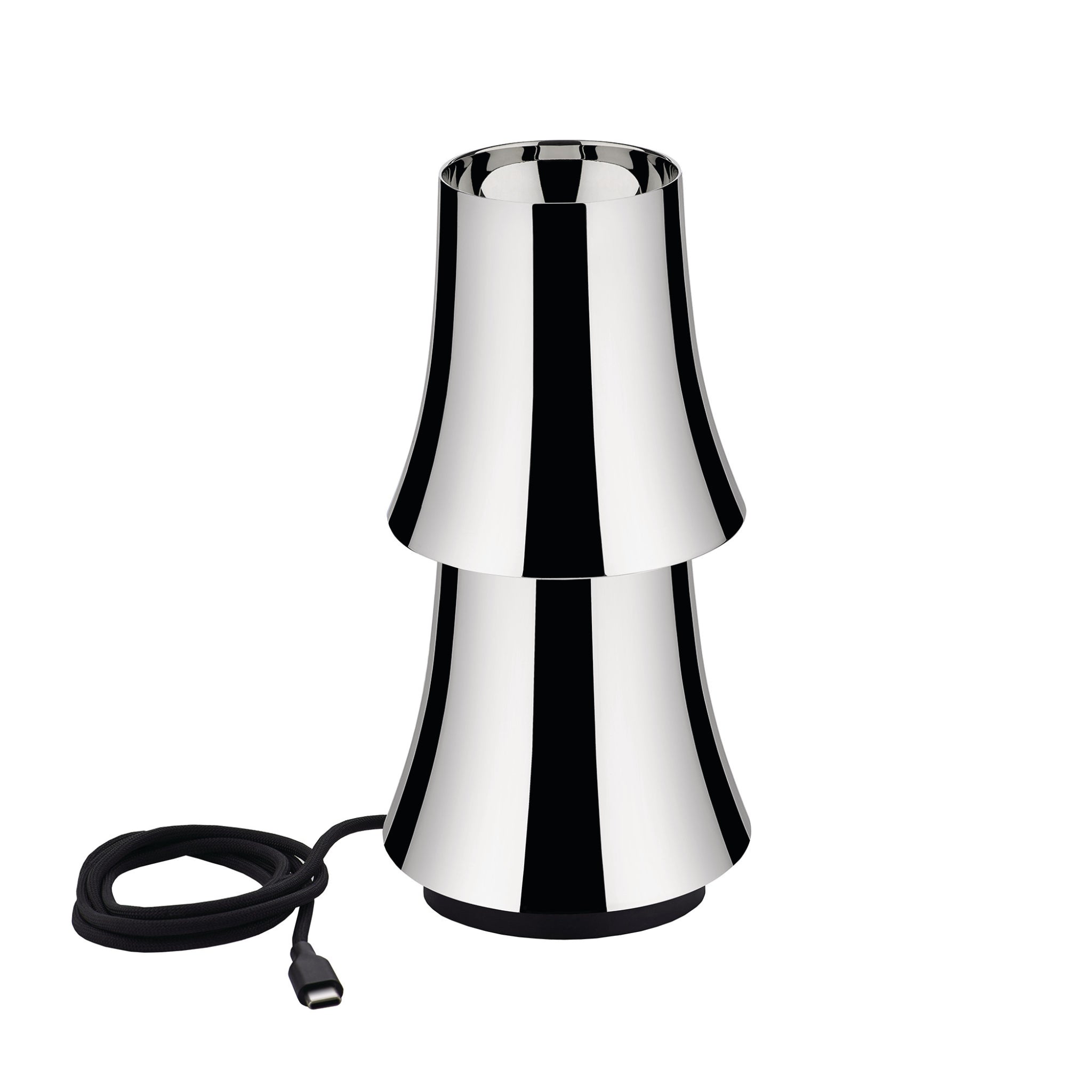 De Alessi Halesia Tafellamp LED Oplaadbaar is een moderne, reflecterende zilveren tafellamp met een gelaagd sculpturaal ontwerp en USB-C voedingskabel, afgebeeld tegen een effen witte achtergrond.