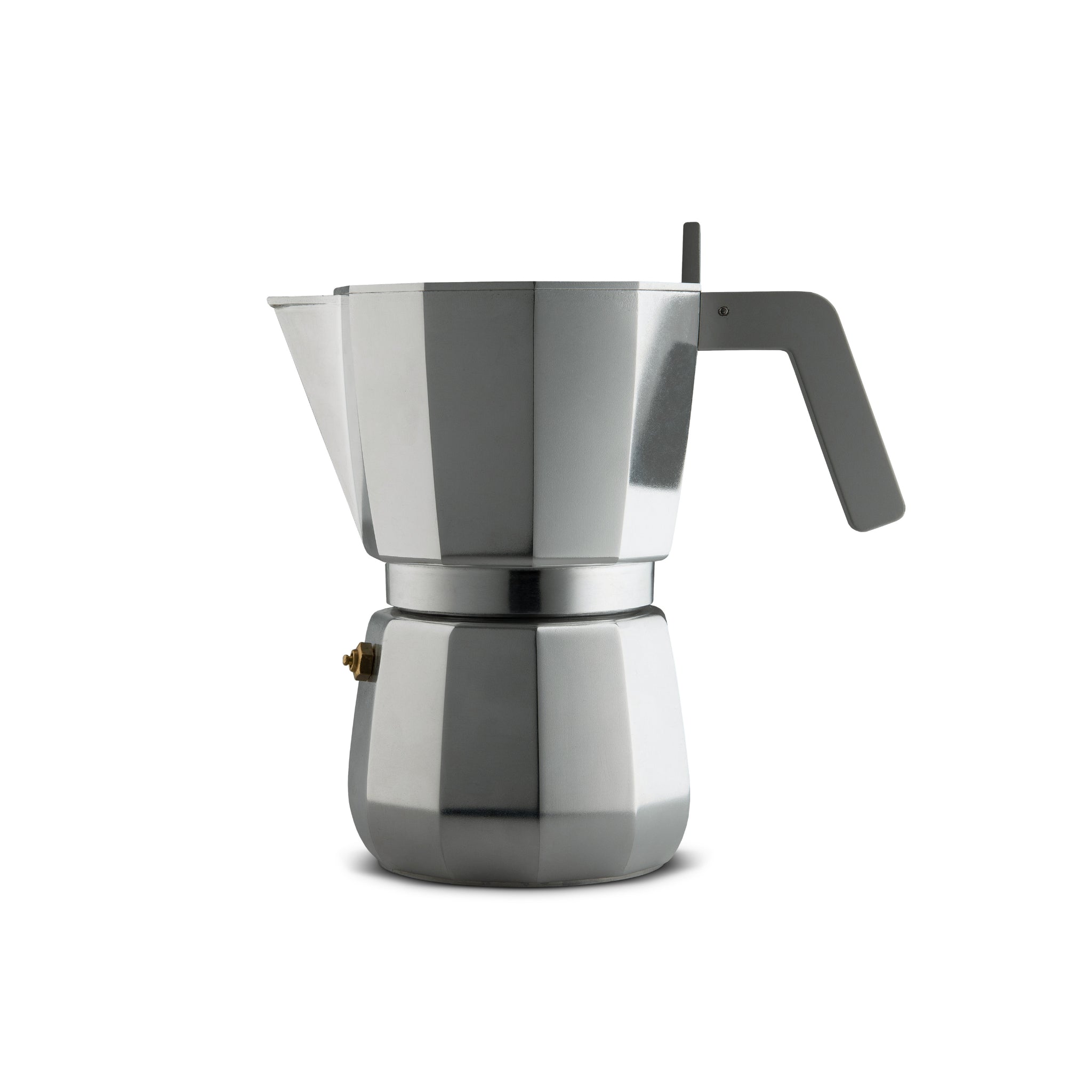 De Alessi Moka Espresso Koffiemaker 6-kops van Alessi is een zilveren mokapot voor op de kookplaat met een zwart handvat en een hoekig ontwerp, geïsoleerd afgebeeld op een witte achtergrond.