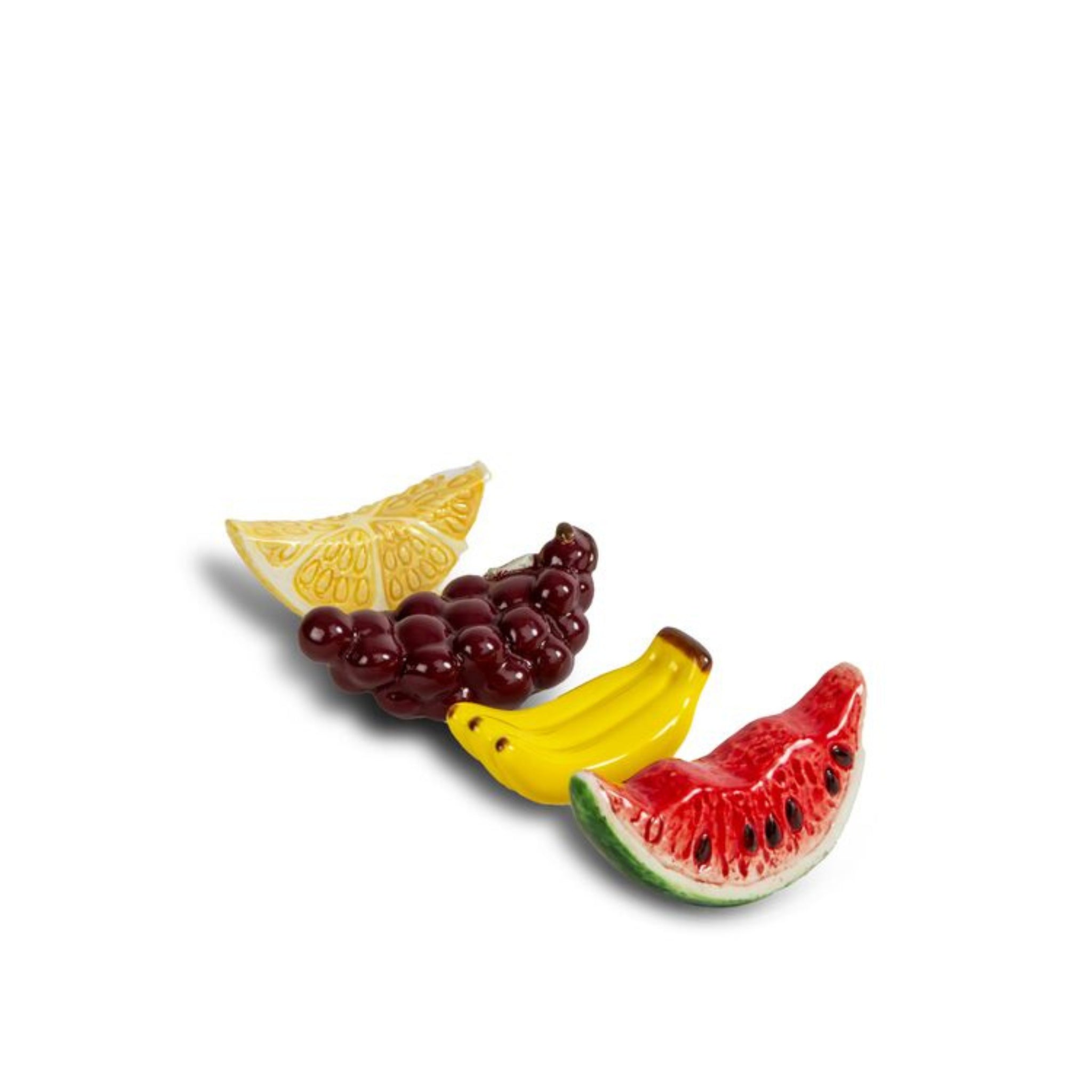 Voeg speelse charme toe aan je tafel met de Byon Fruit Chopstick Houder 4 st. set-vier kleurrijke keramische fruit chopstick houders van Byon, inclusief een citroen partje, druiven, bananen en een watermeloen schijfje. Perfect voor stijlvol dineren.