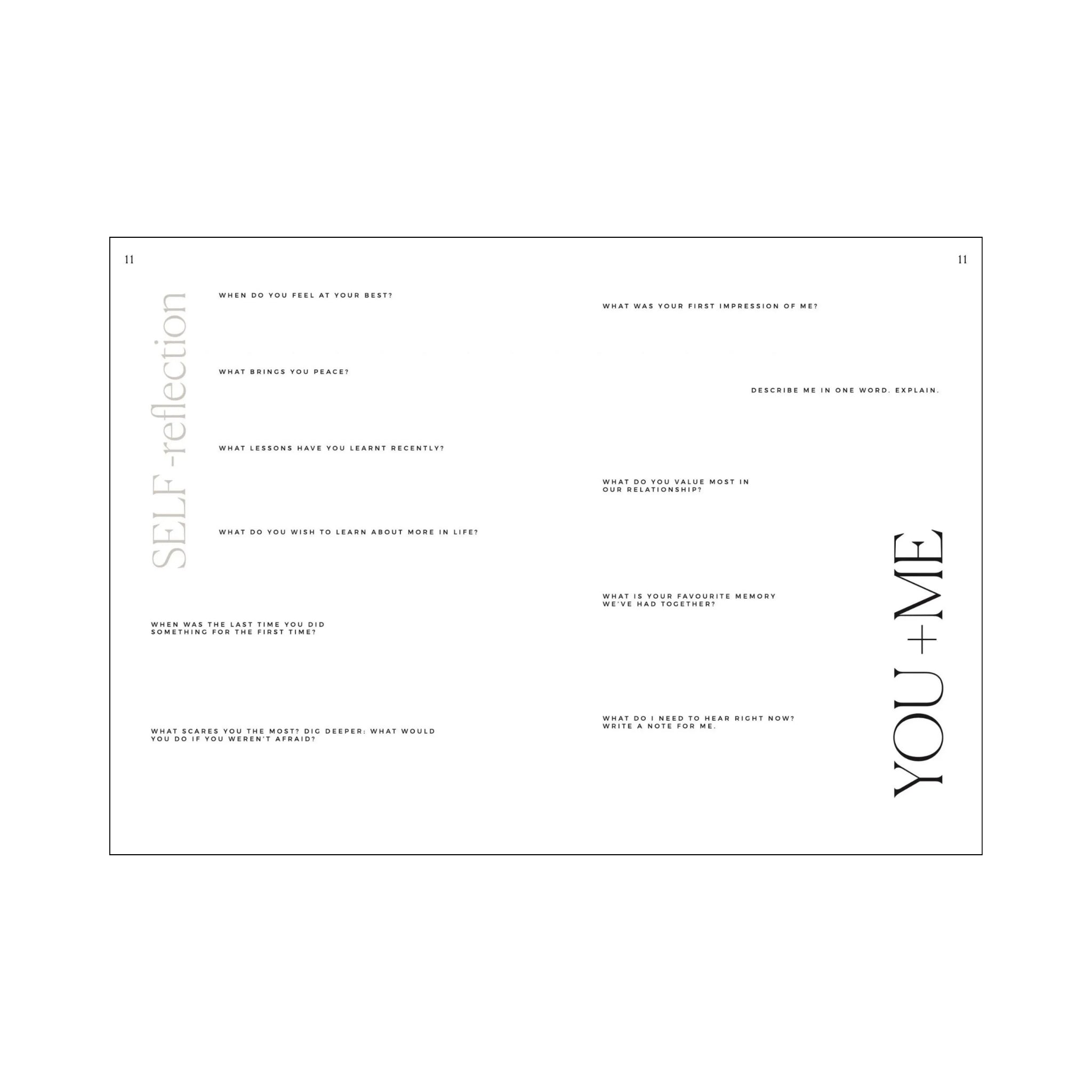 Het Cozy Publishing Book of Friends Notitieboek van Cozy Publishing bevat ZELFreflectie en YOU+ME kolommen met persoonlijke en relatie aanwijzingen op een minimalistische witte achtergrond om je te helpen herinneringen vast te leggen.