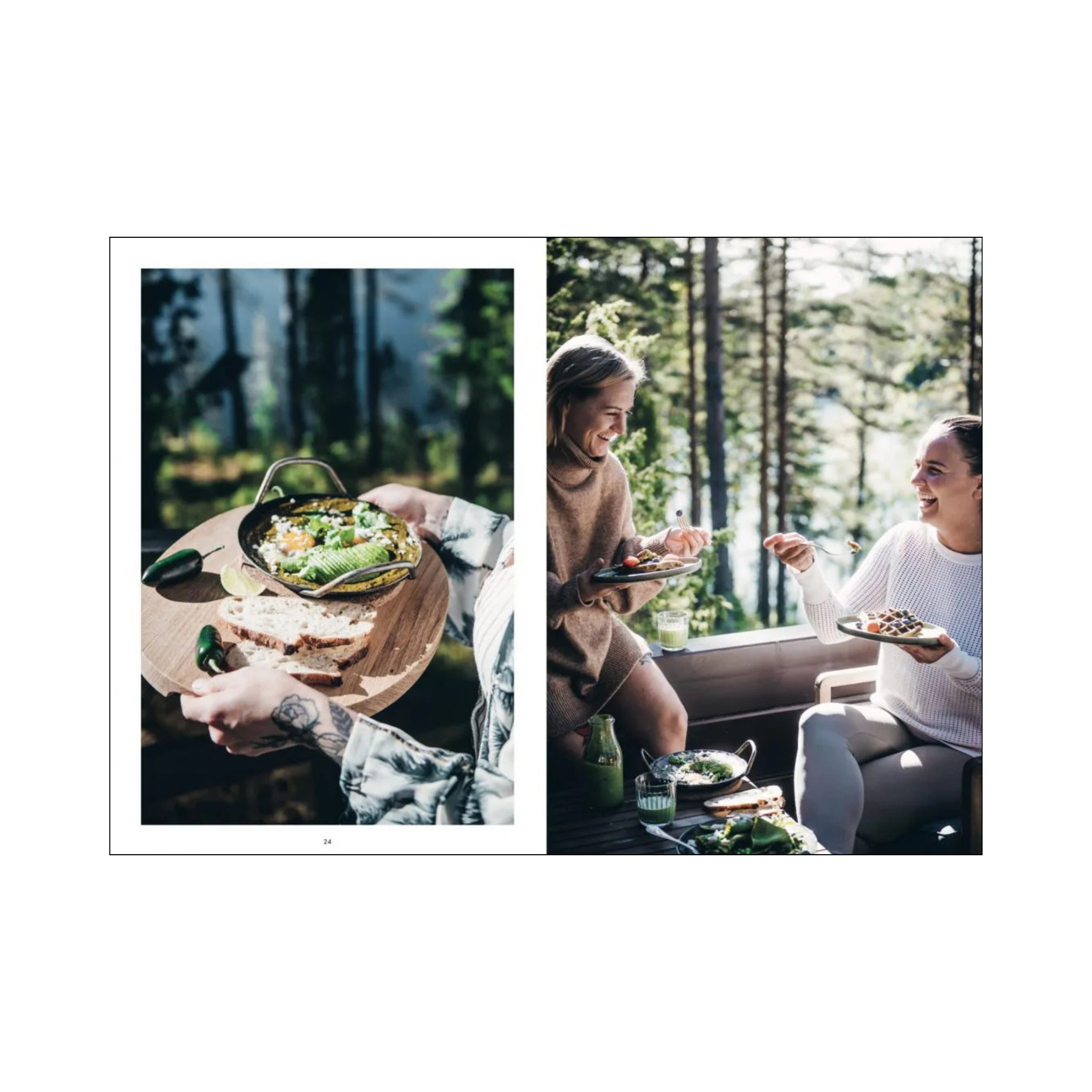 Links: Close-up van handen die een houten dienblad met brood en salade vasthouden. Rechts: Twee vrouwen genieten van een maaltijd in de buitenlucht - perfecte inspiratie uit het Gezellige Uitgeverij Menu Recepten Voor Gedeelde Momenten Kookboek.