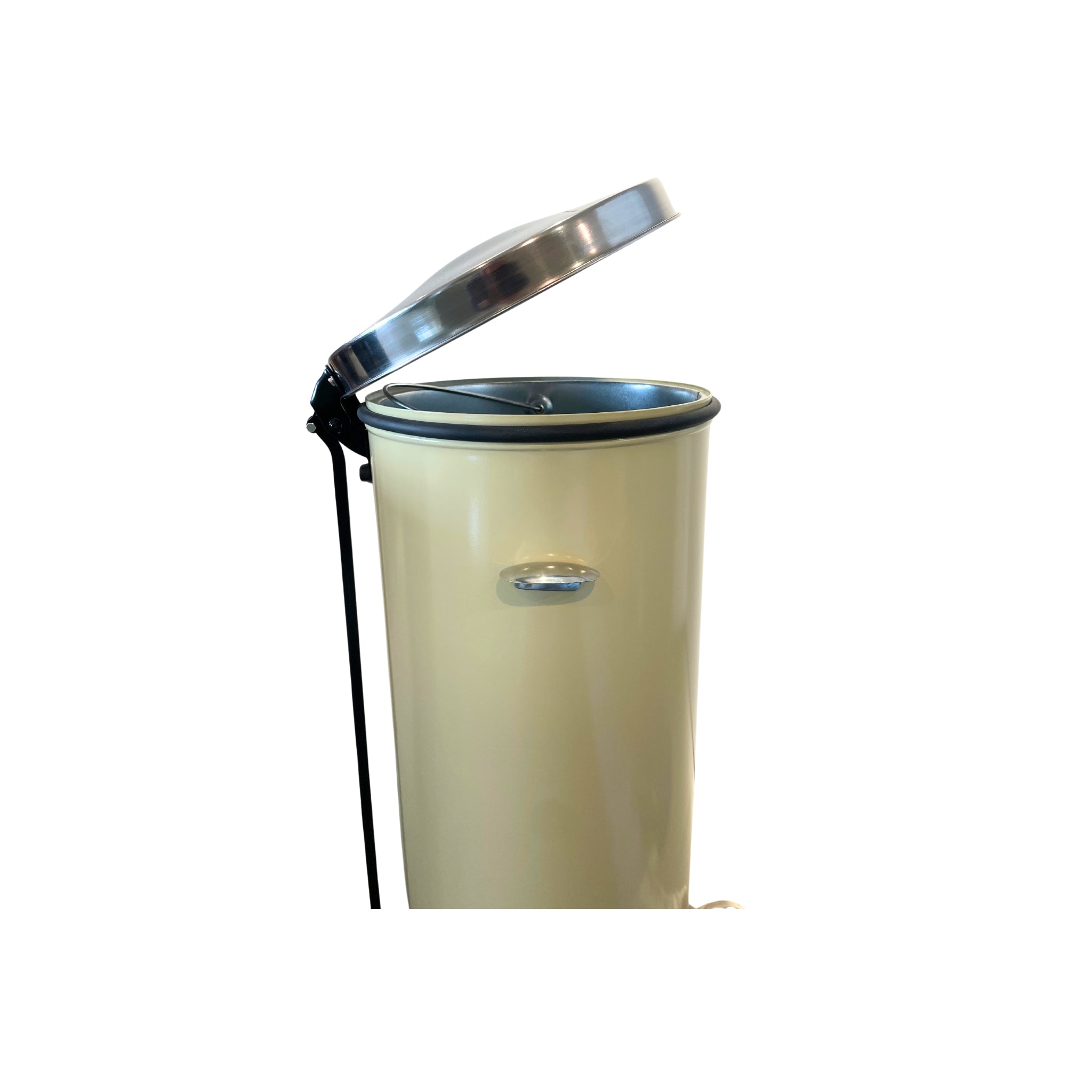 De Erpa Metall 208 Pedaalemmer Ivoor 28 l, een crèmekleurige pedaalemmer met een licht geopend zilverkleurig deksel, wordt tentoongesteld tegen een witte achtergrond - een voorbeeld van het Duitse vakmanschap van Erpa Metall.