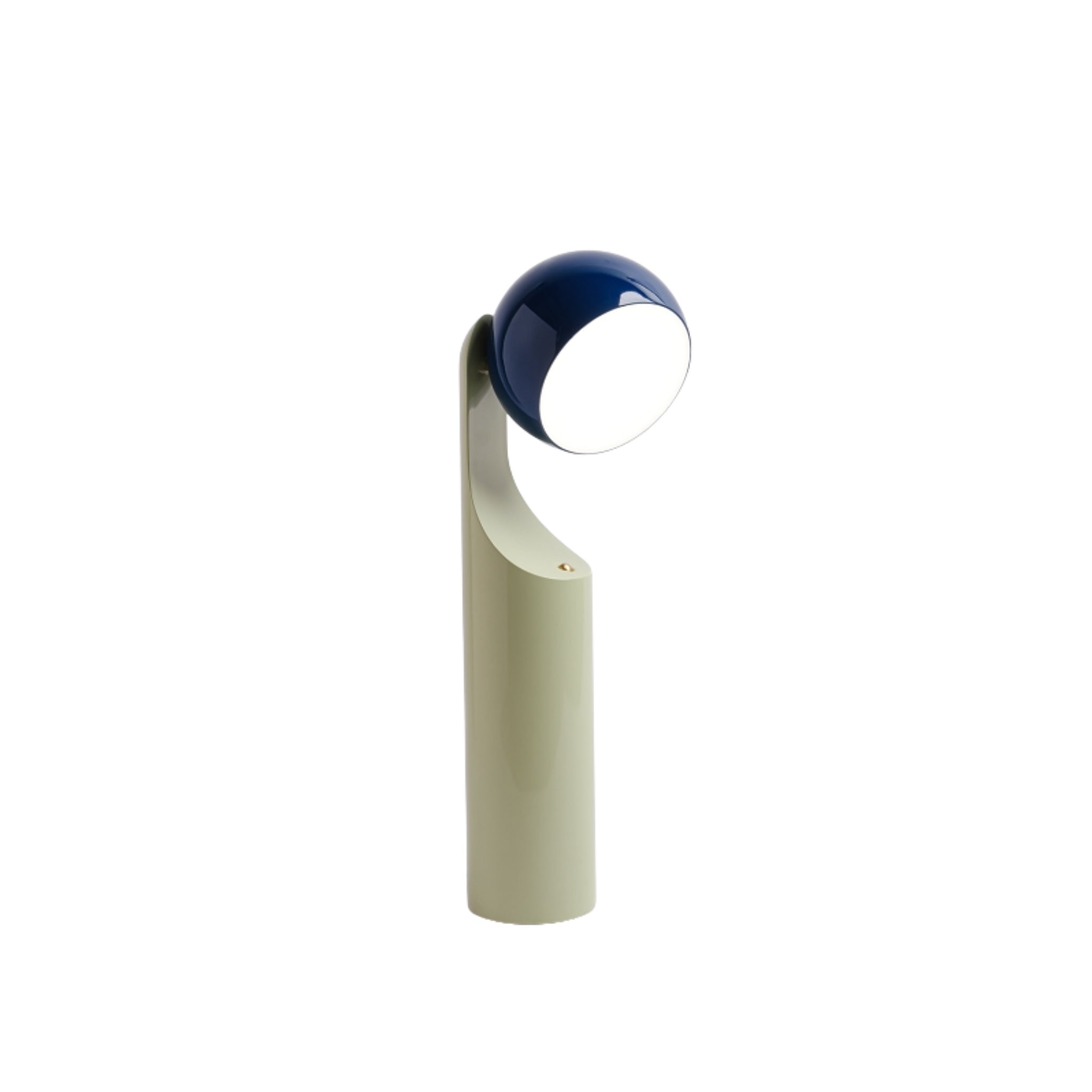 De Fine Lumens Mono Leeslamp LED Oplaadbaar Blauw Munt is een moderne, minimalistische tafellamp met een gladde mintkleurige voet en een ronde blauwe verstelbare kop, die dimbare LED-verlichting biedt voor stijlvolle eigentijdse ruimtes.