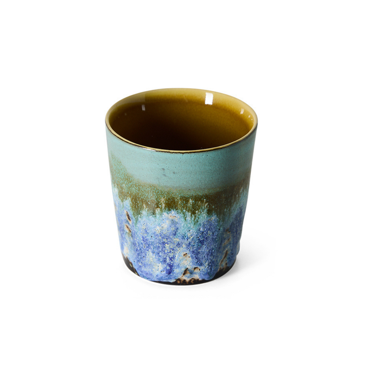 HK Living 70s Ceramics Koffiekop Agave van schuin boven, met zicht op de okerkleurige binnenkant, op een witte achtergrond