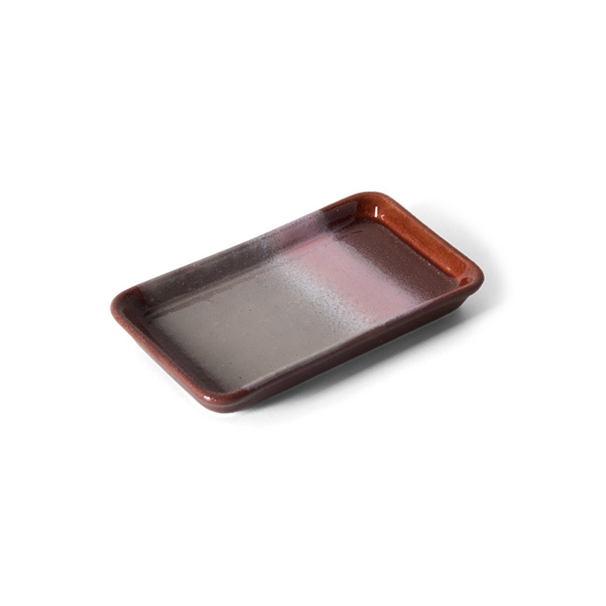 Het HK Living 70s Ceramics Serveerschaaltje XS Bloom is een rechthoekige schaal van keramiek met afgeronde hoeken en een glazuurverloop van roodbruin naar grijs, afgebeeld op een witte achtergrond.
