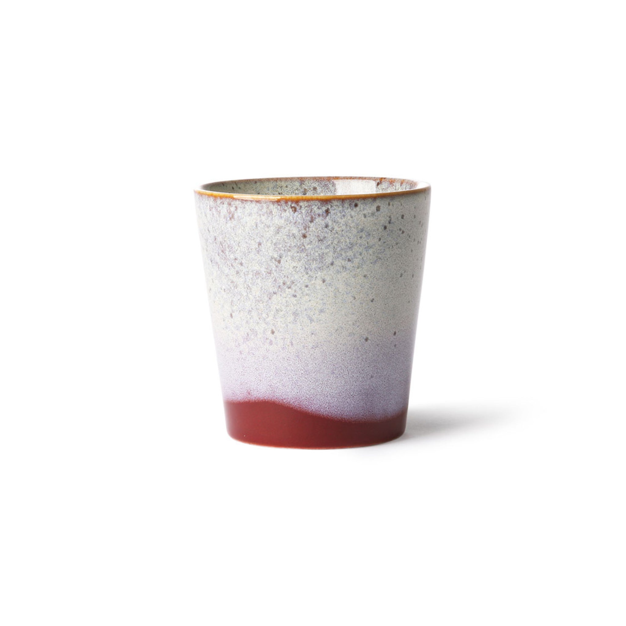 De HK Living 70s Ceramics Koffiekop Frost heeft een retro kleurverloop met een roodbruine basis, lichtgrijs en paarse spikkels - een ideale aanvulling op elke HK Living 70s Ceramics collectie.