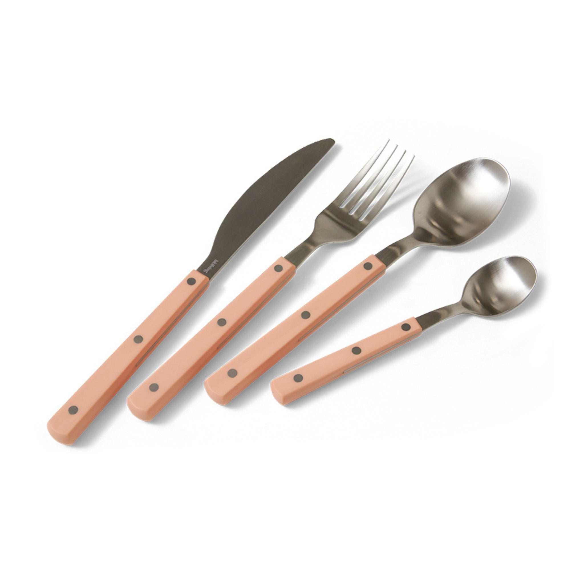 De HK Living 70s Cutlery Dessertlepel Perzik van HK Living heeft een dessertlepel met perzikhandvat en een metalen kop, geïnspireerd op jaren 70 bestek en gefotografeerd op een witte achtergrond.