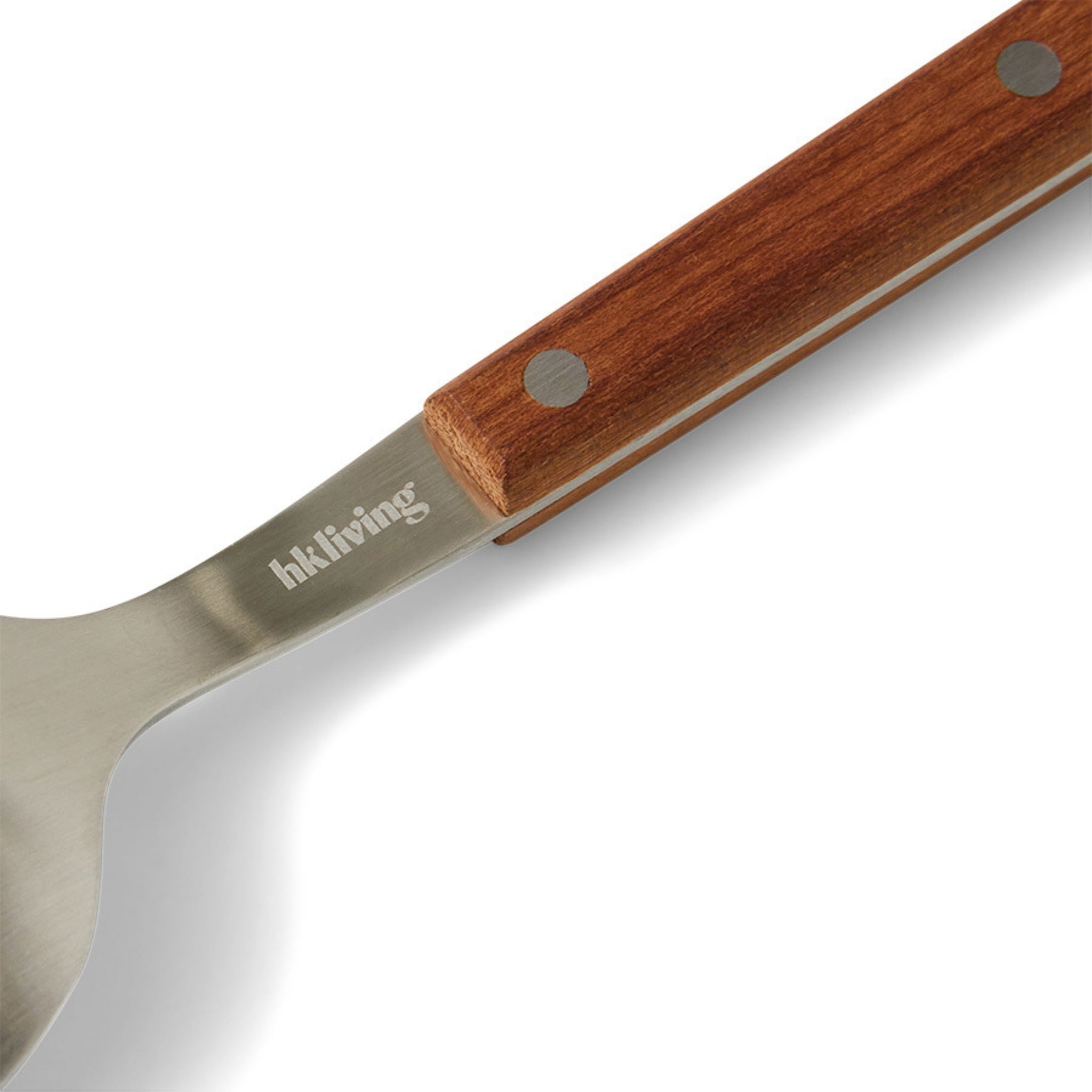 Een close-up van de HK Living 70s Cutlery Tafellepel Hout-deze roestvrijstalen lepel met houten handvat en merkgravure is ideaal voor fans van retro bestek en klassieke HK Living bestekstijl.