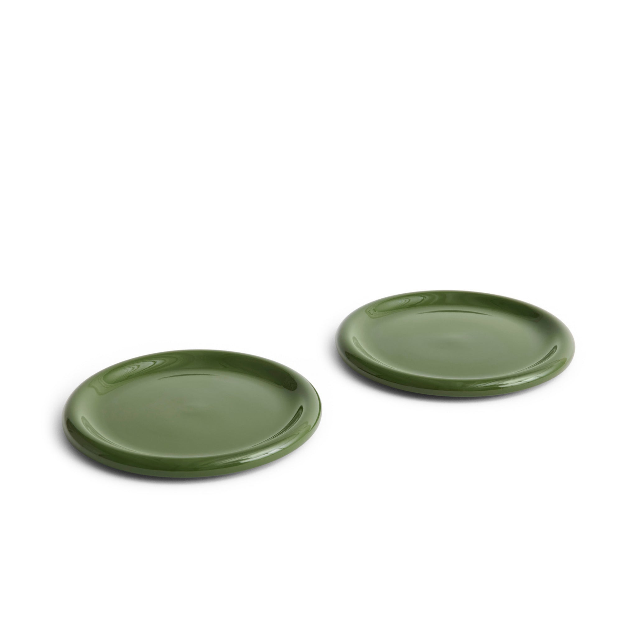 Twee ronde, groene Hay Barro Borden Groen D24 borden van Hay zijn geplaatst op een witte achtergrond, op een afstand van elkaar met de ene iets boven en rechts van de andere.