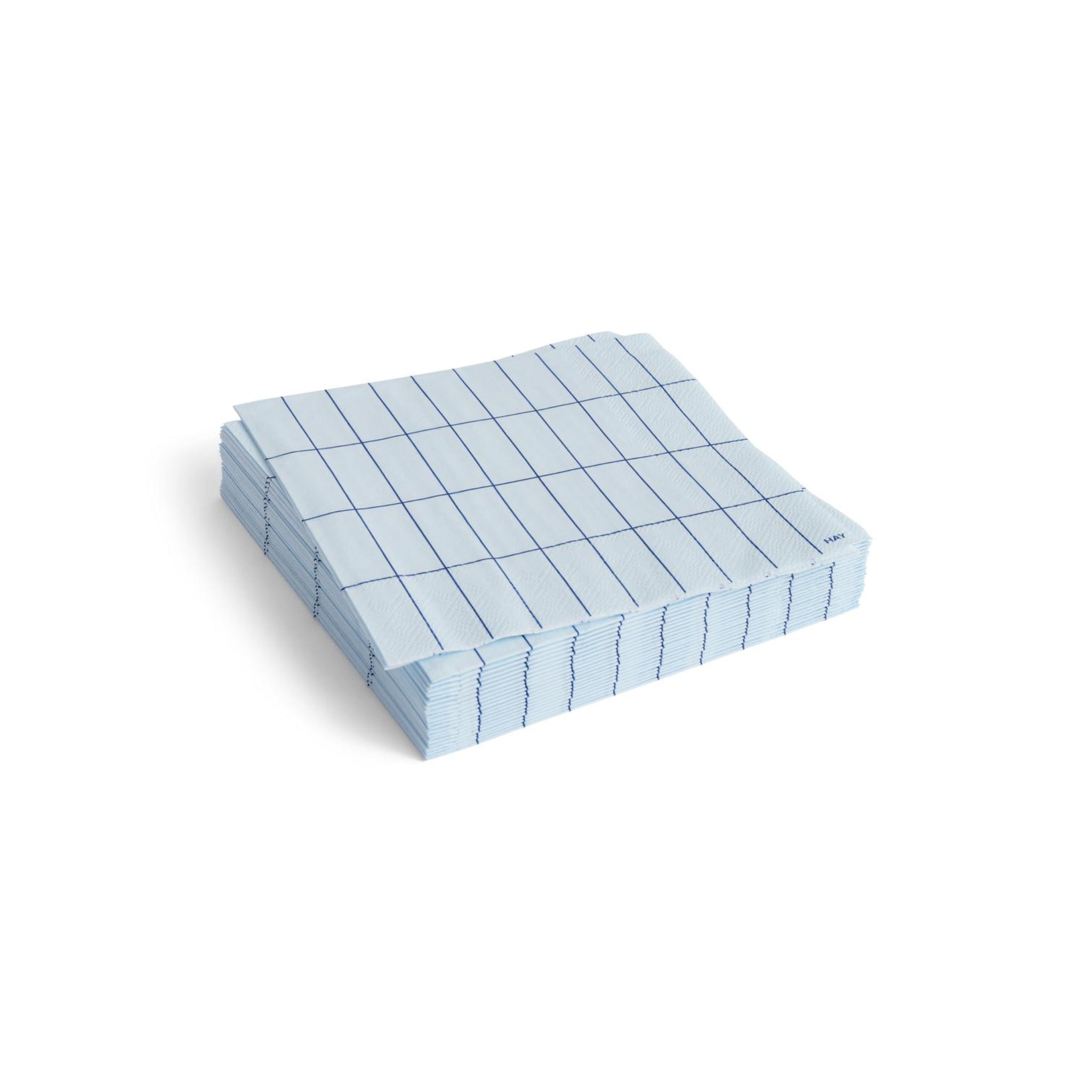 Een stapel Hay Pattern Papieren Servetten Lichtblauw Blauw Grid 33/33 van het merk Hay, FSC-gecertificeerd, netjes gerangschikt op een witte achtergrond.