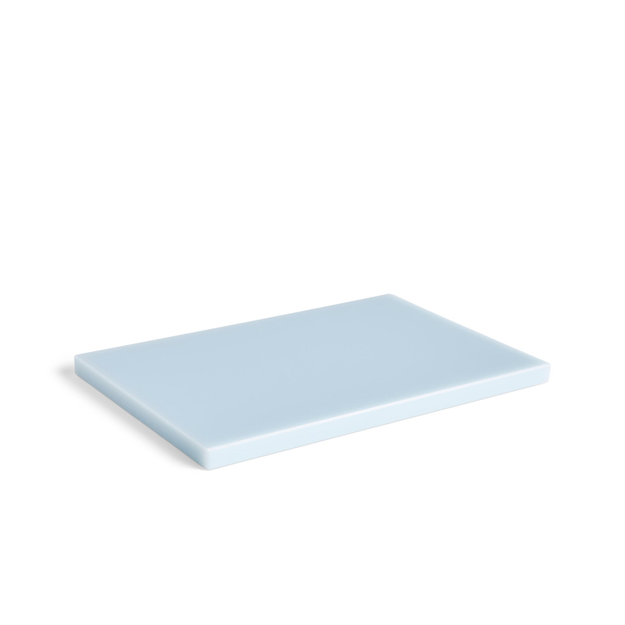 De Hay Slice Snijplank Ijsblauw 25/38 van Hay is een rechthoekige snijplank van polyethyleen met gladde randen, afgebeeld op een witte achtergrond.