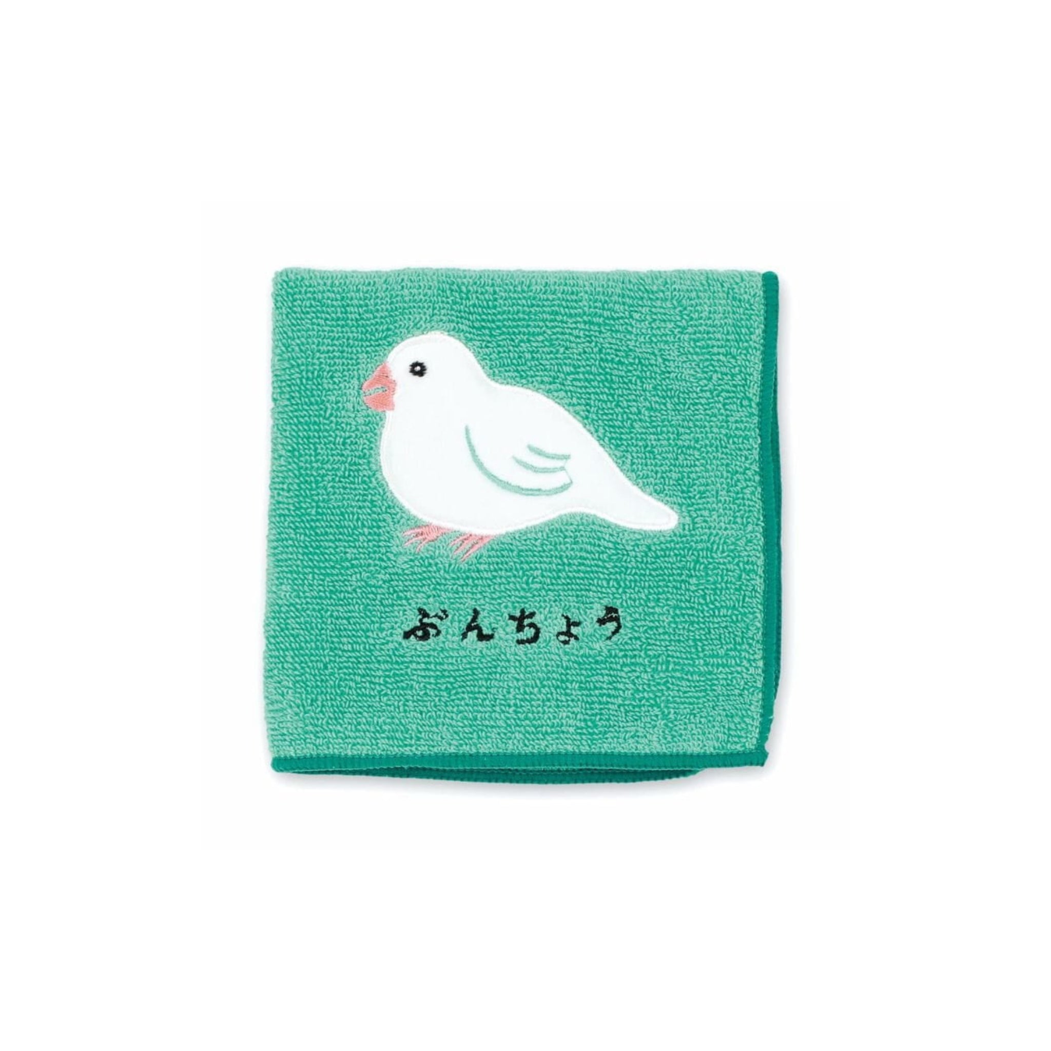 De Hightide New Retro Handdoek Groen 25/25 is een groene handdoek van Hightide met in het midden een witte vogelillustratie met daaronder Japanse tekst.