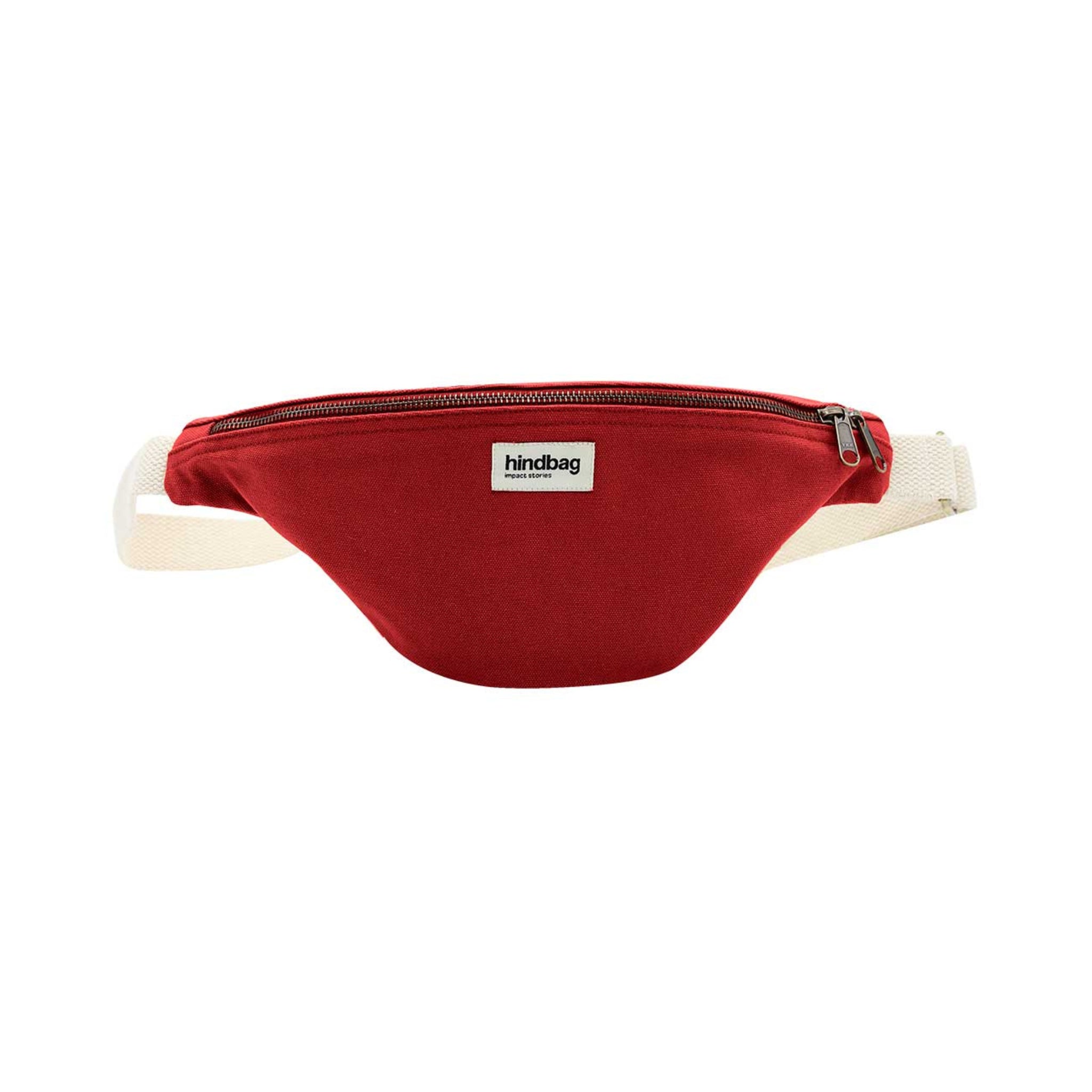 Het Hindbag Olivia Heuptasje Terracotta is een terracotta heuptasje van Hindbag, gemaakt van biologisch katoen met een witte verstelbare riem, ritssluiting en een klein wit Hindbag-label op de voorkant, afgebeeld tegen een effen witte achtergrond.