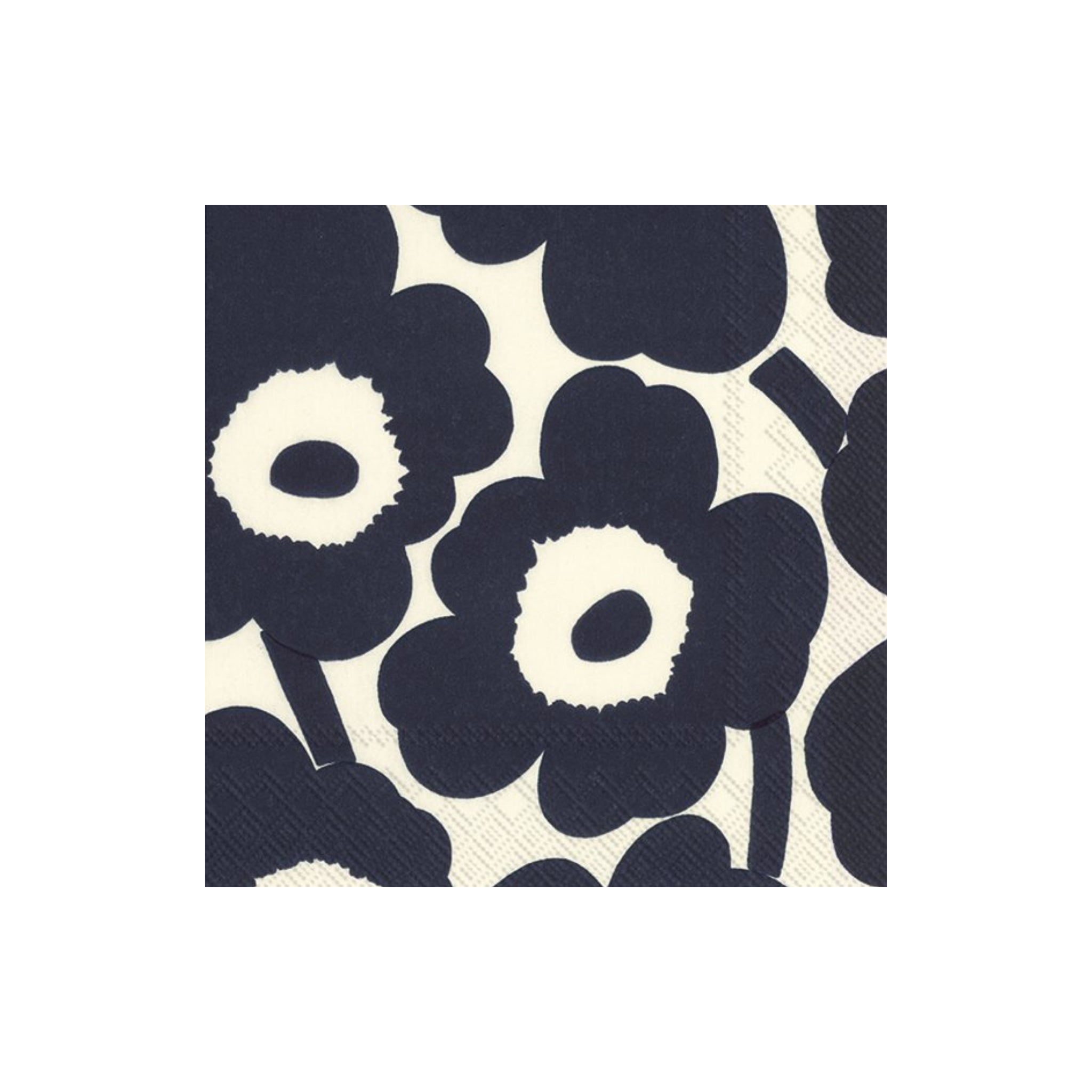 De Ihr Papieren Servetten Marimekko Suur Unikko Donkerblauw Natuur 33/33 hebben opvallende, donkere marineblauwe bloemenafbeeldingen met witte hartjes en overlappende bloemblaadjes op een witte achtergrond, gemaakt van 3-laags papier van Ihr.