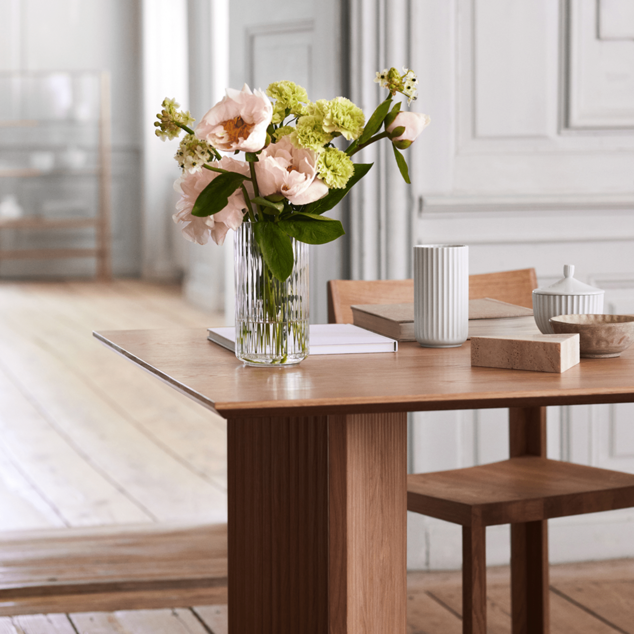 Lyngby Porcelaen Vaas Helder H20 Interieurbeeld