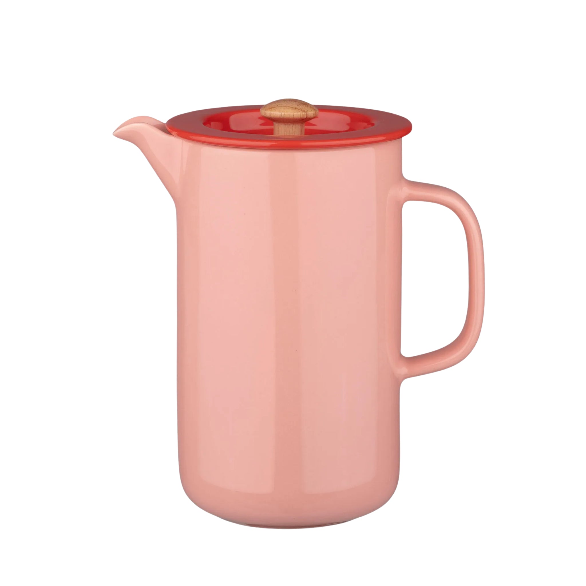 De Marimekko Oiva French Press Koffiemaker Roze is een roze cafetière van keramiek met een rood deksel, handvat en houten knop bovenop van Marimekko, afgebeeld op een effen witte achtergrond.
