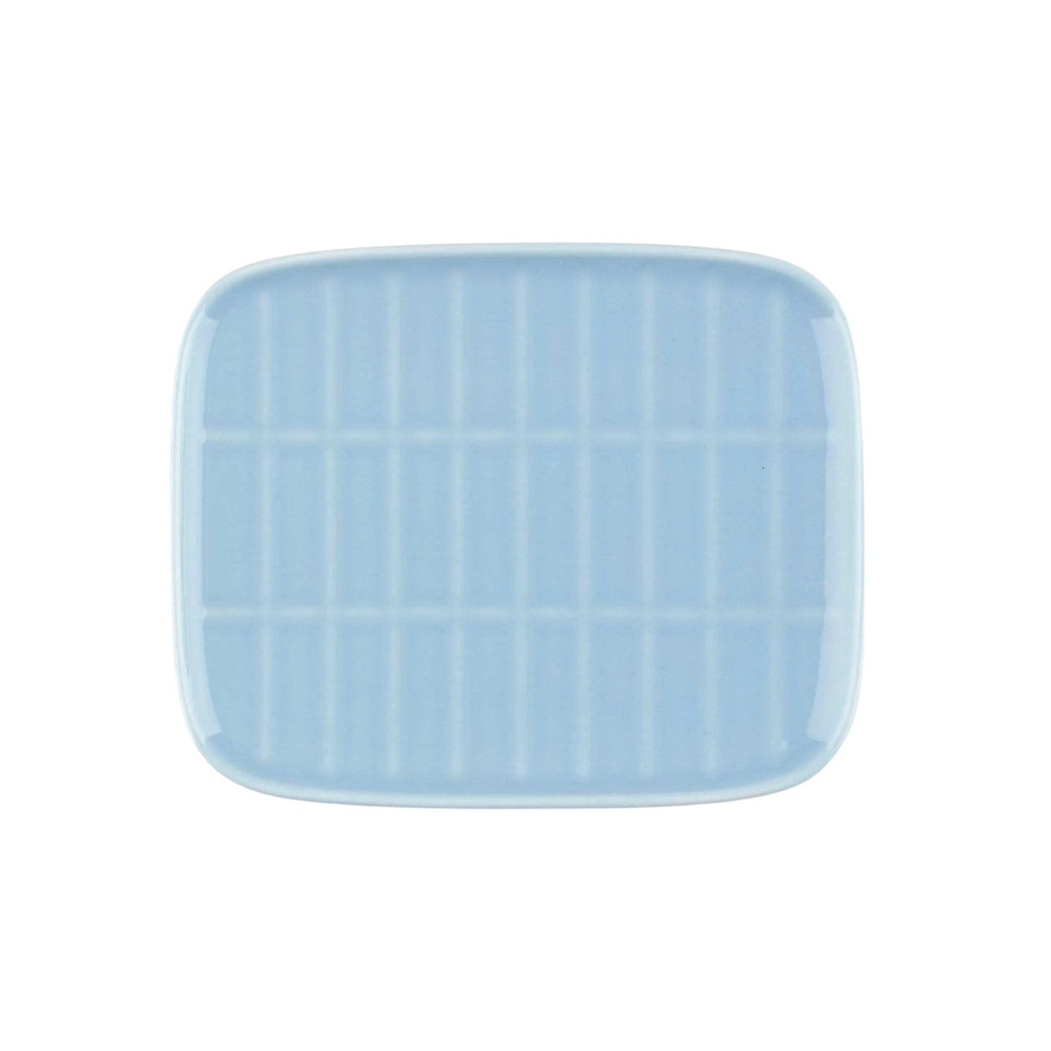 De Marimekko Oiva Tiiliskivi Bord Lichtblauw 15/12, een rechthoekig steengoed bord met afgeronde hoeken en een subtiel rasterdessin van Armi Ratia, is afgebeeld op een effen witte ondergrond.