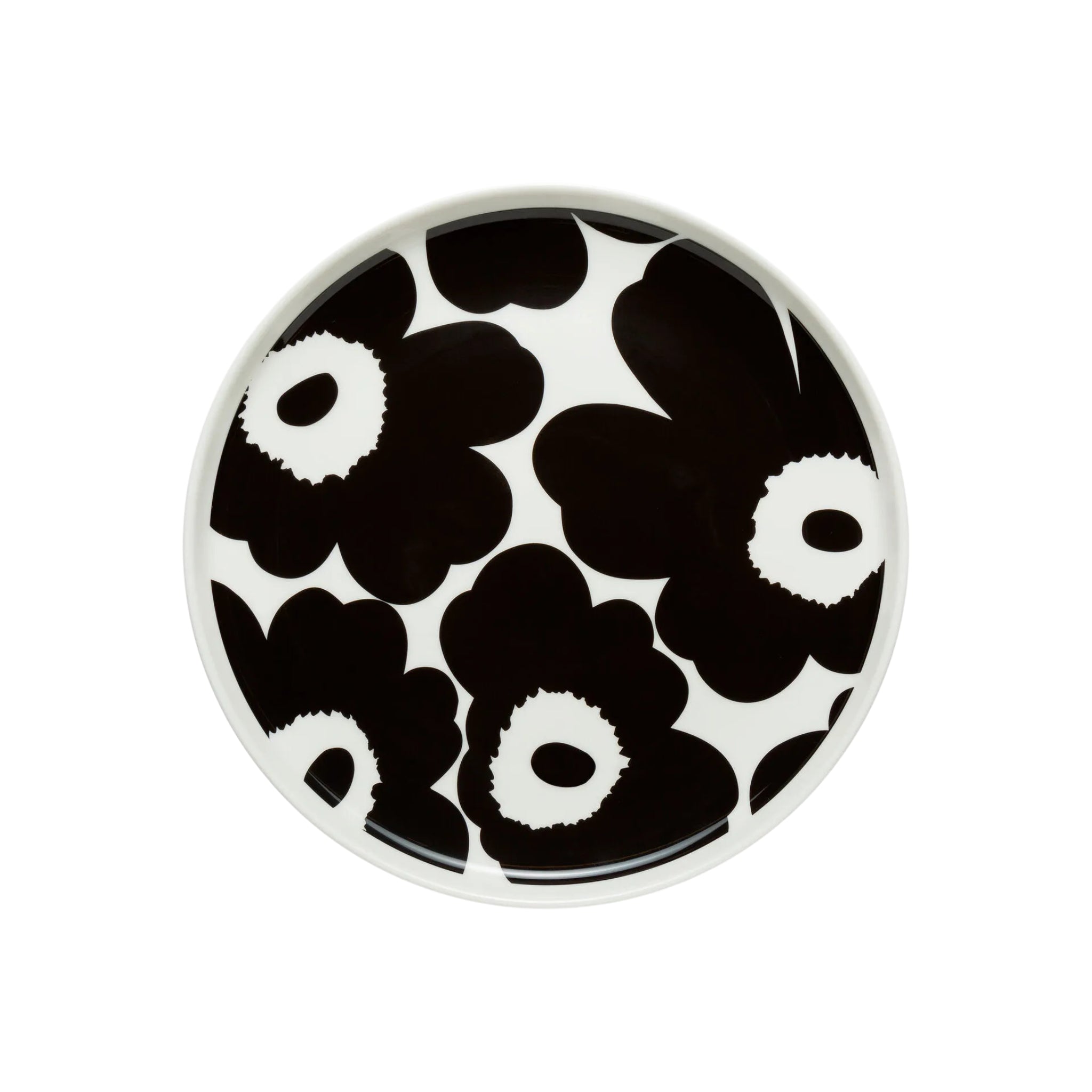 De Marimekko Oiva Unikko Laag Bord Zwart D20 is een rond bord van keramiek met opvallende zwart-witte abstracte bloemen, perfect om de iconische Marimekkostijl toe te voegen aan je serviescollectie.
