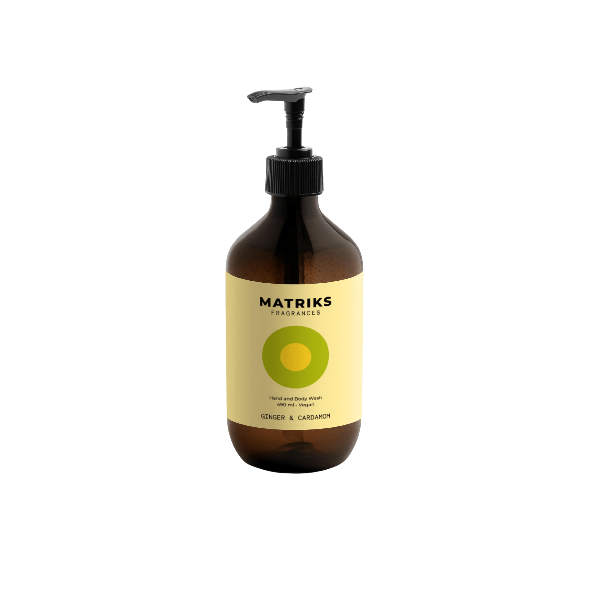 Een bruine pompflacon van Matriks Fragrances Hand & Body Wash Ginger & Cardamom 490 ml, met een geel etiket en groene cirkel, is afgebeeld op een witte achtergrond.