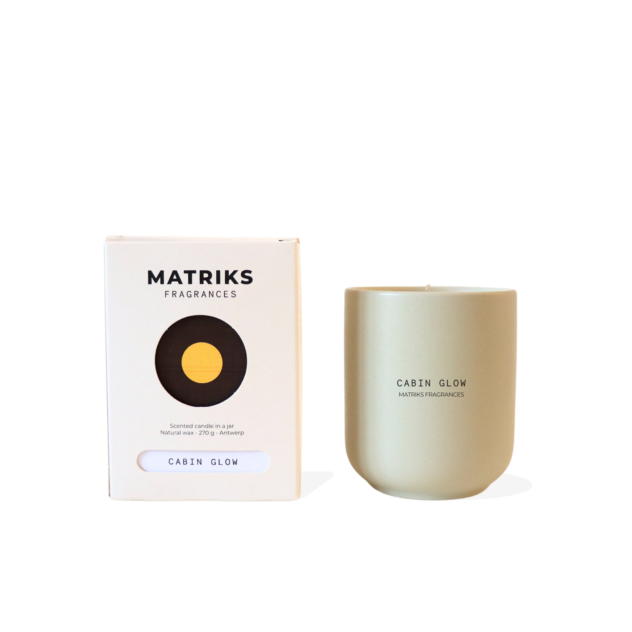 Een beige Matriks Fragrances Geurkaars Keramiek Cabin Glow 270 g zit in een minimalistisch potje met de naam CABIN GLOW, naast het doosje met "Matriks Fragrances" en een rond geel-zwart ontwerp, handgemaakt in Antwerpen.
