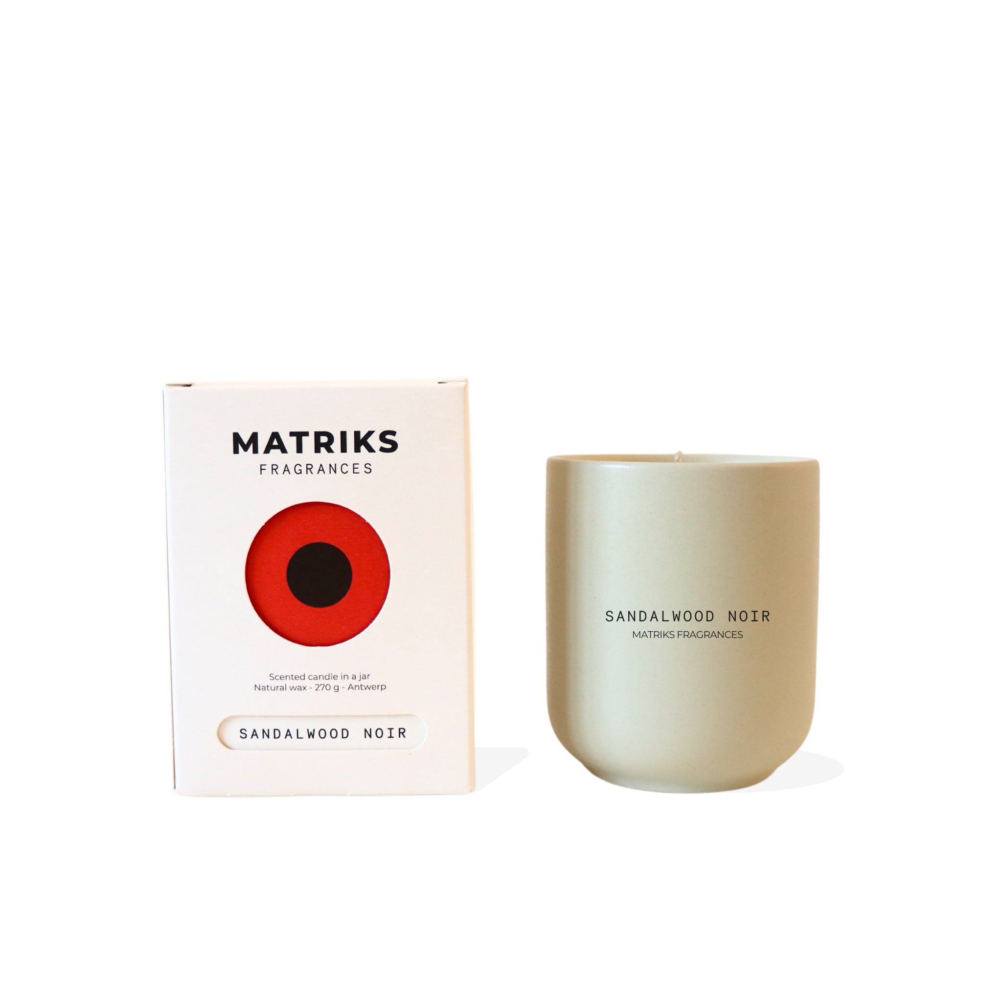 Een doos met de naam Matriks Fragrances Geurkaars Keramiek Sandelhout Noir 270 g staat naast een minimalistische beige kaars met dezelfde naam; de doos heeft een kenmerkend rood cirkelontwerp.