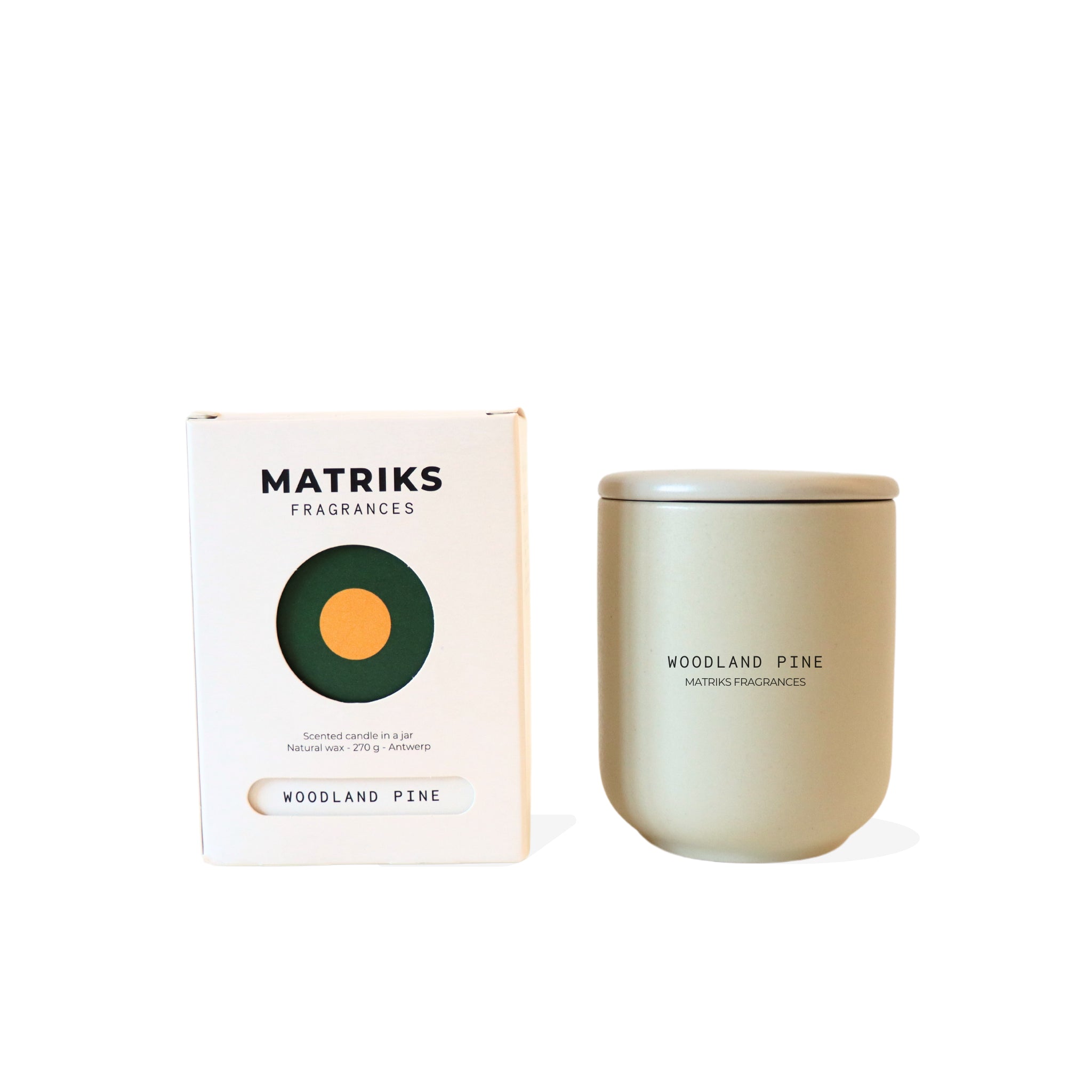 Een beige Matriks Fragrances Geurkaars Keramiek Woodland Pine 270 g pot zit naast een bijpassende witte doos, beide met eenvoudige groene en gele cirkelvormige ontwerpen. Deze elegante kaars is handgemaakt in Antwerpen.