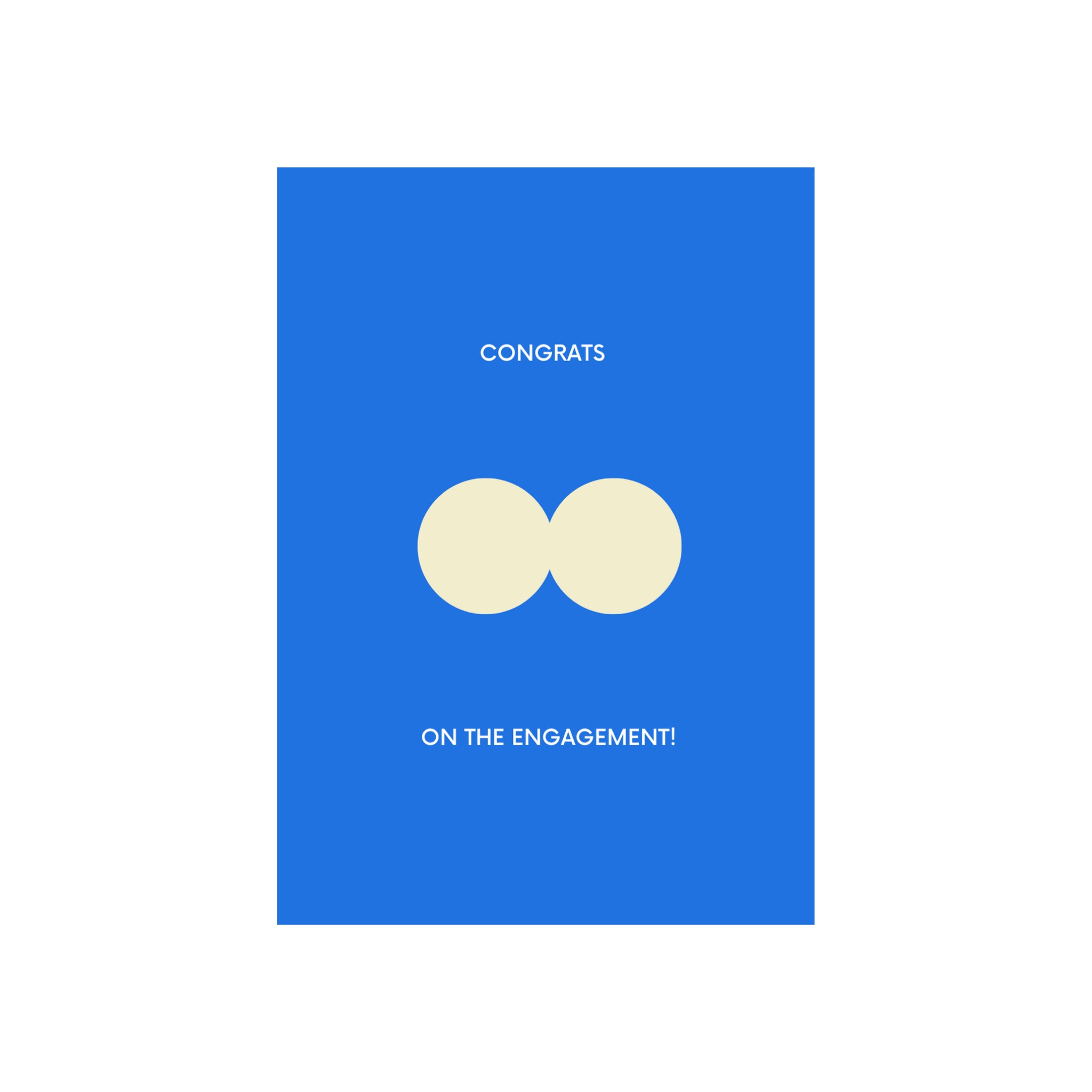 De Matriks JL Postkaart Congrats On The Engagement Dubbel van Matriks is een blauwe kaart met twee overlappende crèmekleurige cirkels, "CONGRATS" bovenaan en "ON THE ENGAGEMENT!" eronder - ideaal voor liefhebbers van grafische kaarten.