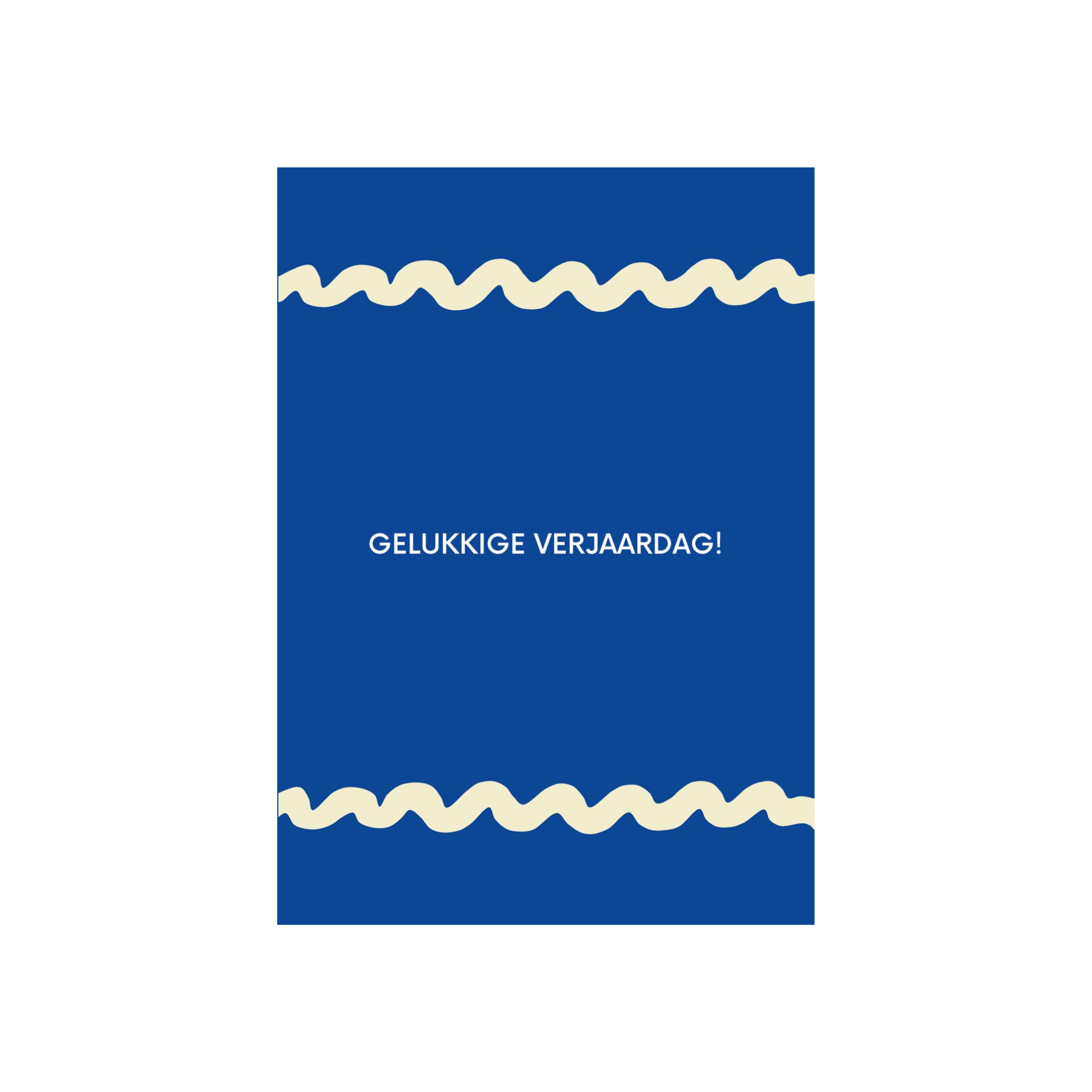 De Matriks JL Postkaart Gelukkige Verjaardag Dubbel van Matriks heeft een blauw ontwerp met golvende crèmekleurige lijnen aan de randen en centraal de tekst 'GELUKKIGE VERJAARDAG!' in wit.