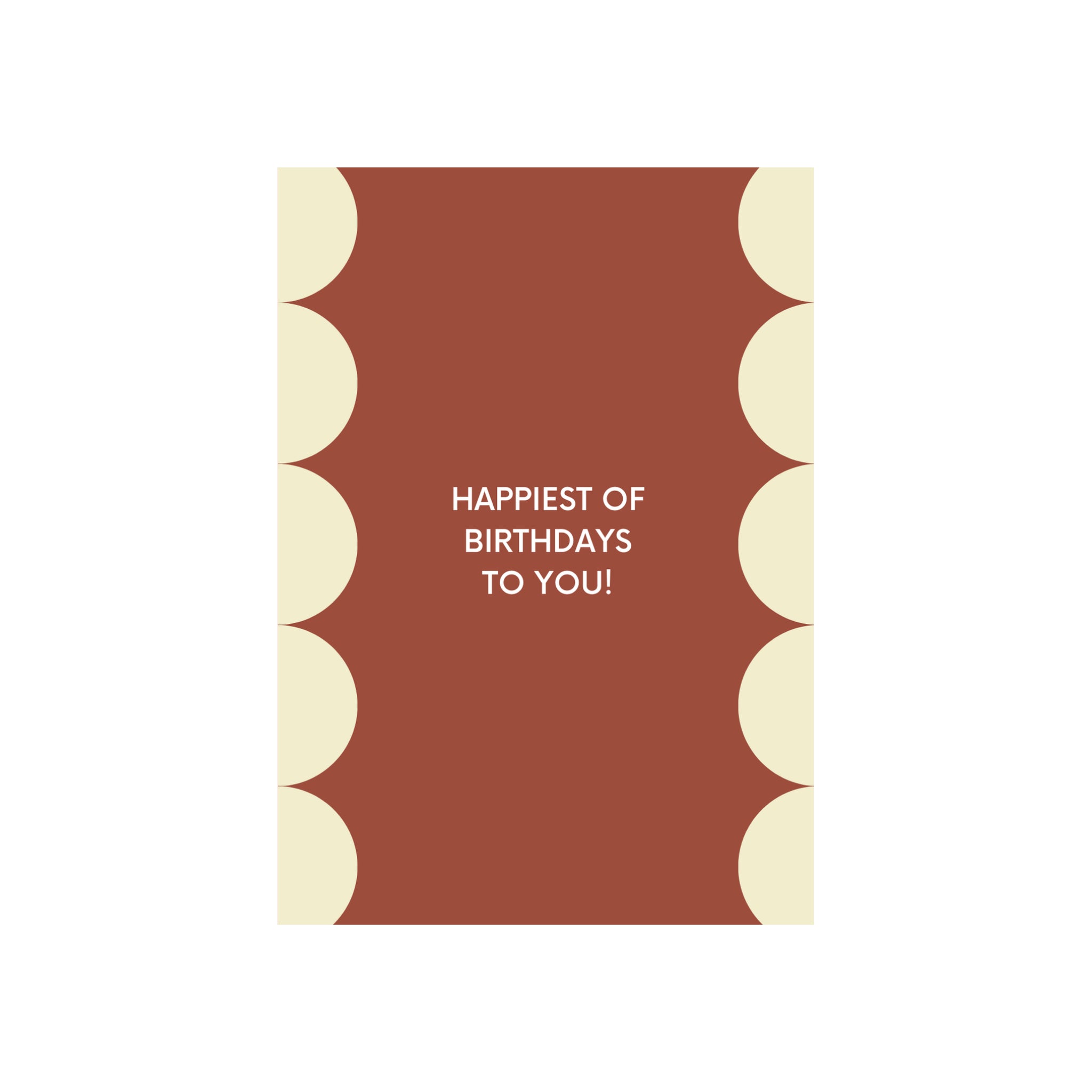 De Matriks JL Postkaart Happiest Of Birthdays To You Bourgogne Dubbel van Matriks heeft een roestkleurig hart, crème halve cirkels aan de zijkanten en "HAPPIEST OF BIRTHDAYS TO YOU!" in het wit in het midden.