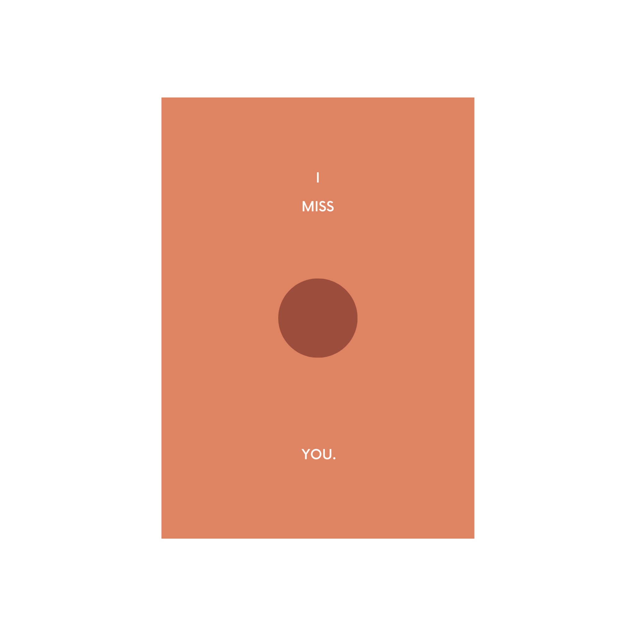 De Matriks JL Postkaart I Miss You Dubbel van Matriks heeft een minimalistische oranje rechthoek met "I MISS YOU." gecentreerd en gescheiden door een donkeroranje cirkel, op een witte achtergrond - perfect voor je ansichtkaartencollectie of voor elke gelegenheid.