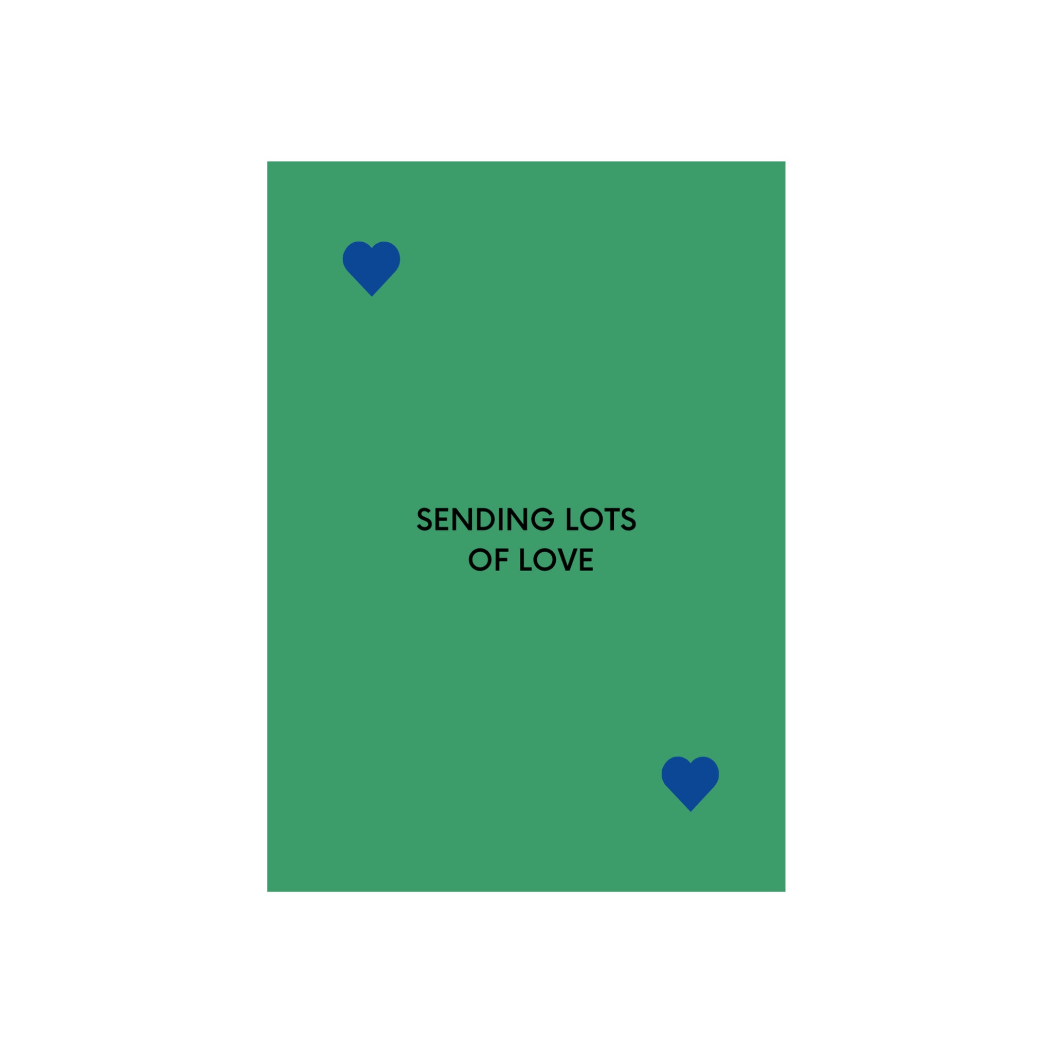 De Matriks JL Postkaart Sending Lots Of Love Dubbel heeft een groene rechthoek met blauwe hartjes linksboven en rechtsonder. In het midden staat de zwarte tekst "SENDING LOTS OF LOVE. Onderdeel van de Matriks postkaartcollectie van Julie Lindekens.