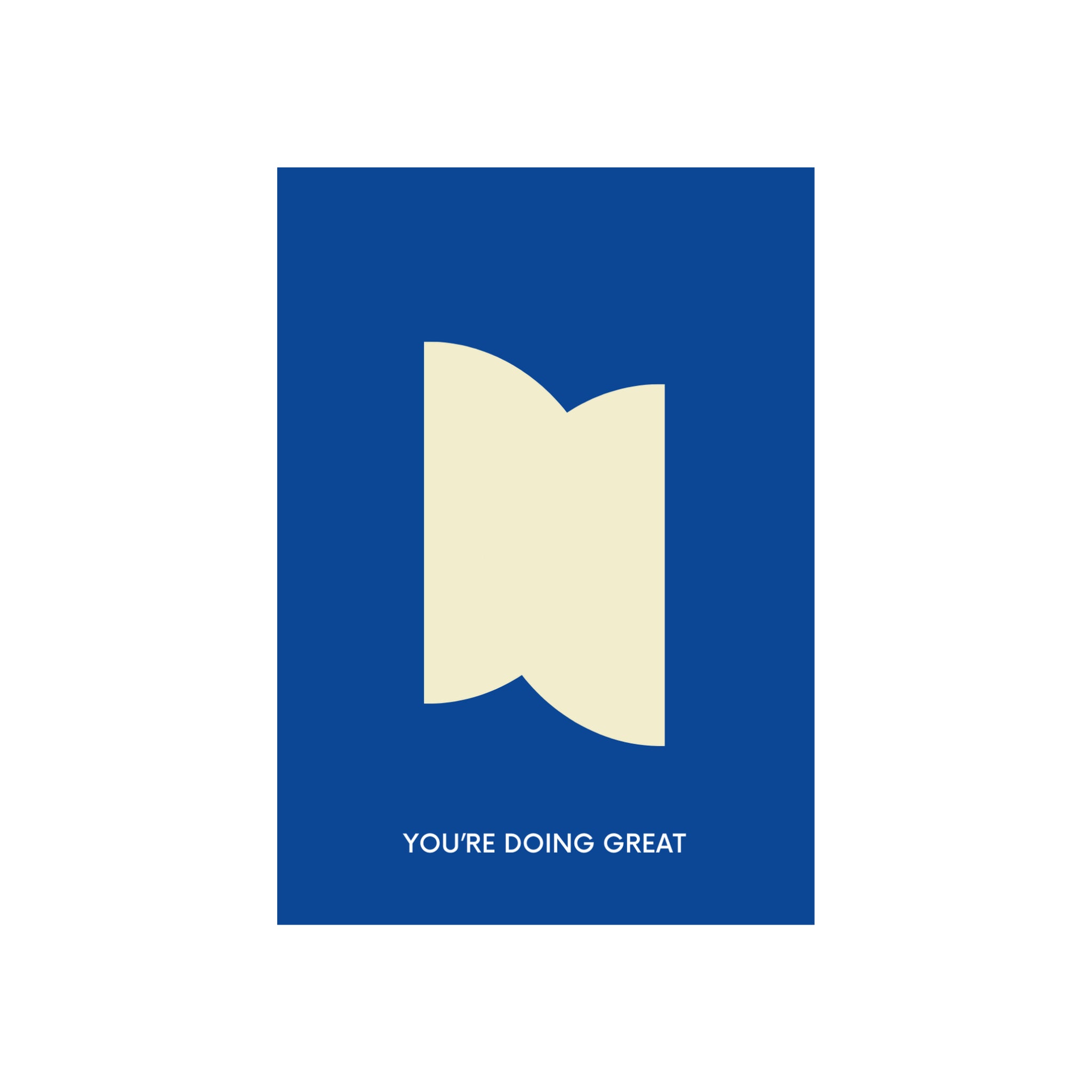 De Matriks JL Postkaart You're Doing Great Dubbel heeft een blauwe rechthoek met een lichtbeige abstracte open boekvorm in het midden en witte "YOURE DOING GREAT" tekst eronder, uit de Matriks collectie van Julie Lindekens. De achtergrond is wit.