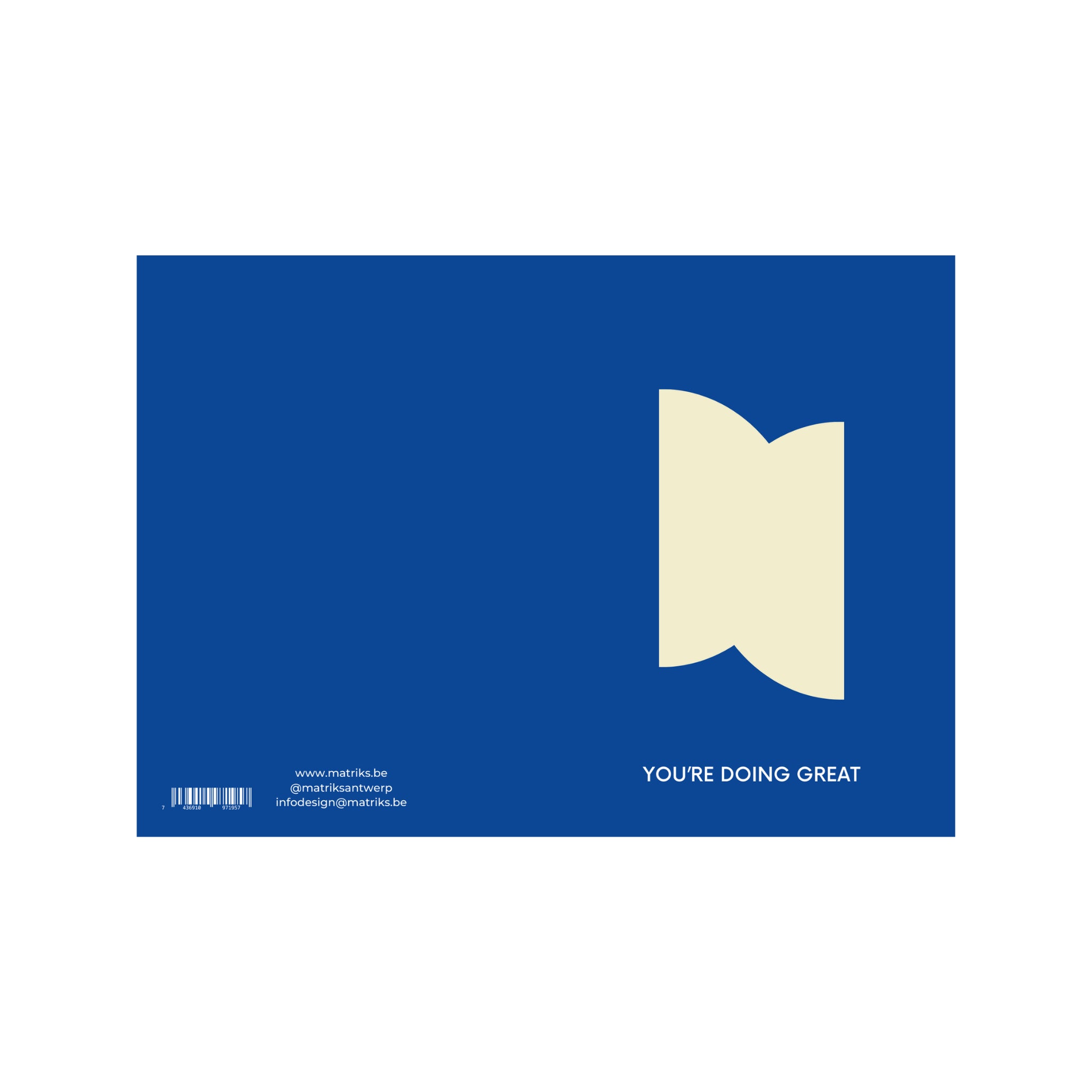De Matriks JL Postkaart You're Doing Great Dubbel is een blauwe rechthoekige kaart met een crème abstracte vorm aan de rechterkant, "YOURE DOING GREAT" in wit eronder, kleine witte tekst en barcode linksonder. Ontworpen door Julie Lindekens.