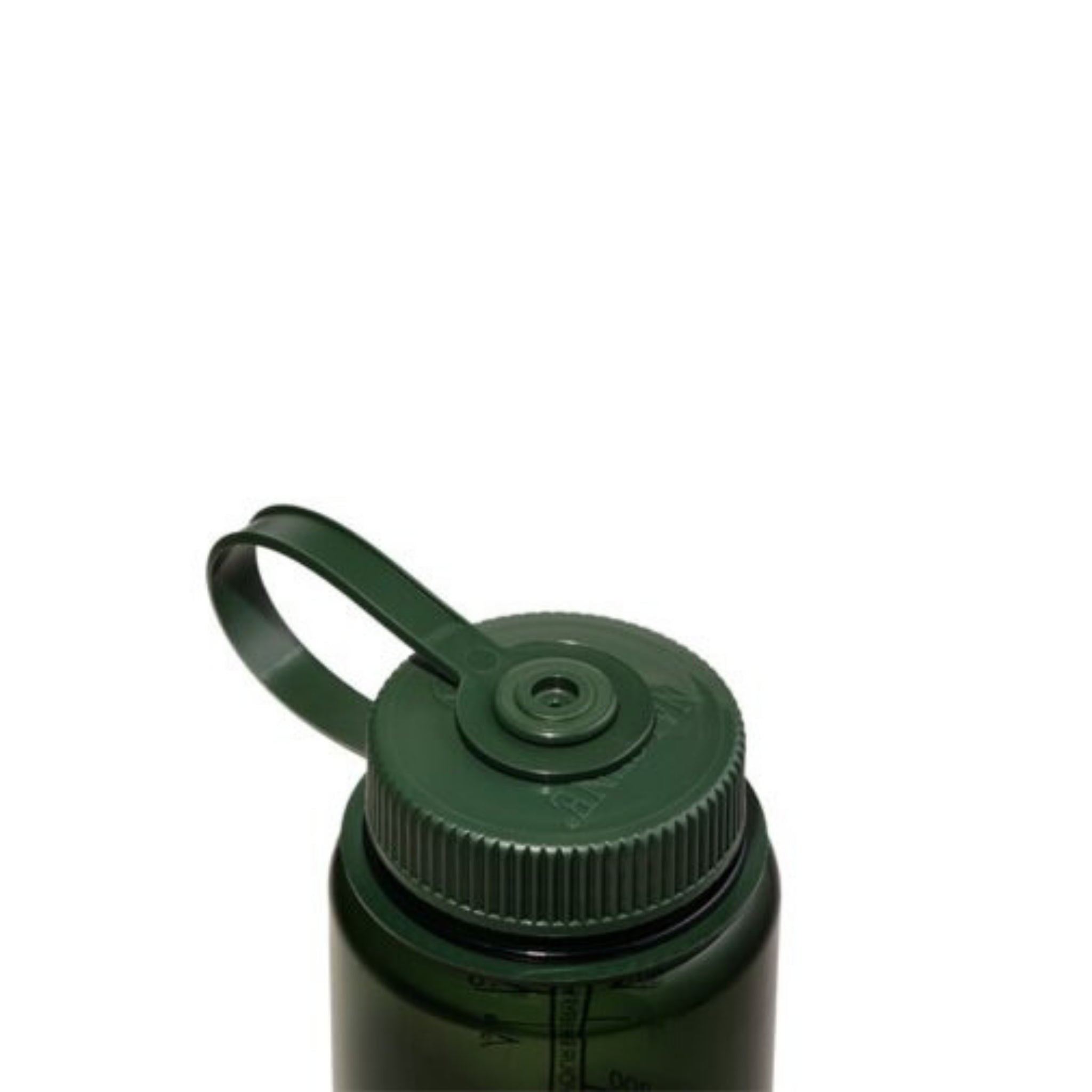 Een close-up van een Nalgene Drinkfles Brede Opening Jade 500 ml, gemaakt van BPA-vrij Tritan, met een schroefdeksel en lushandvat, tegen een effen witte achtergrond.