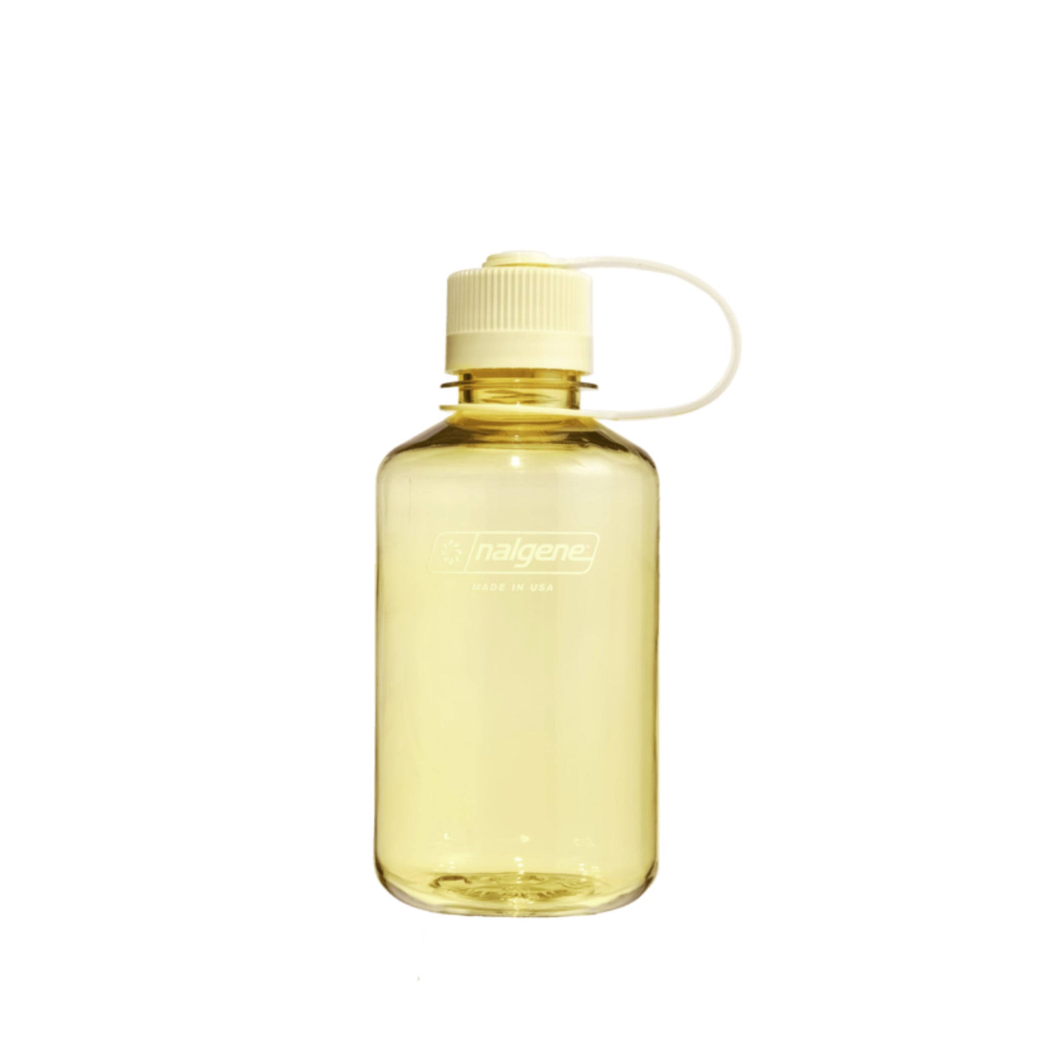 De Nalgene Drinkfles Smalle Opening Butter 500 ml is een doorschijnend gele, BPA-vrije fles met een witte schroefdop en aangehechte band, rechtopstaand afgebeeld tegen een effen witte achtergrond.