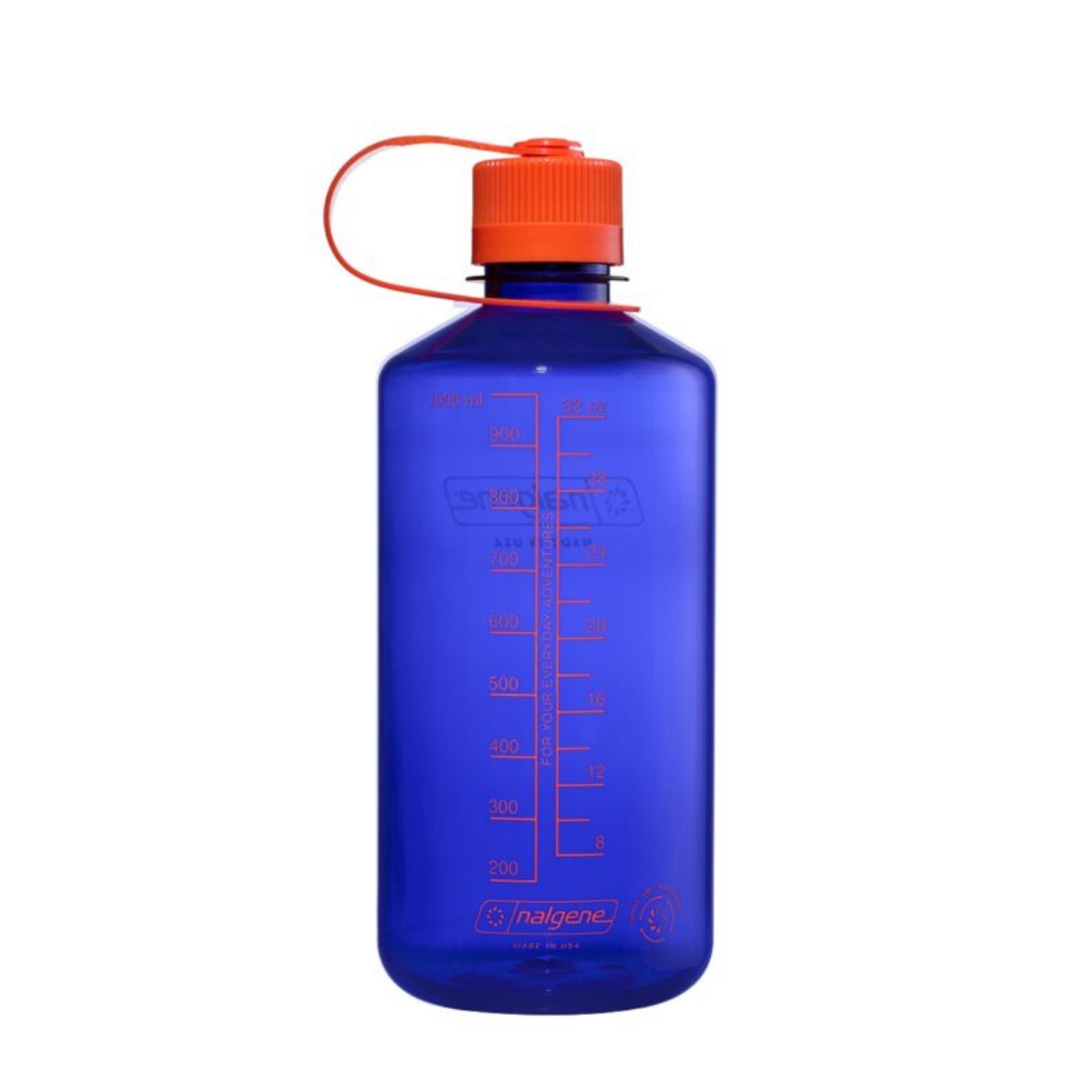 De Nalgene Drinkfles Smalle Opening Periwinkle 1L is een blauwe BPA-vrije fles gemaakt van duurzaam Tritan Renew, met een oranje schroefdop en maataanduidingen in ml en oz.