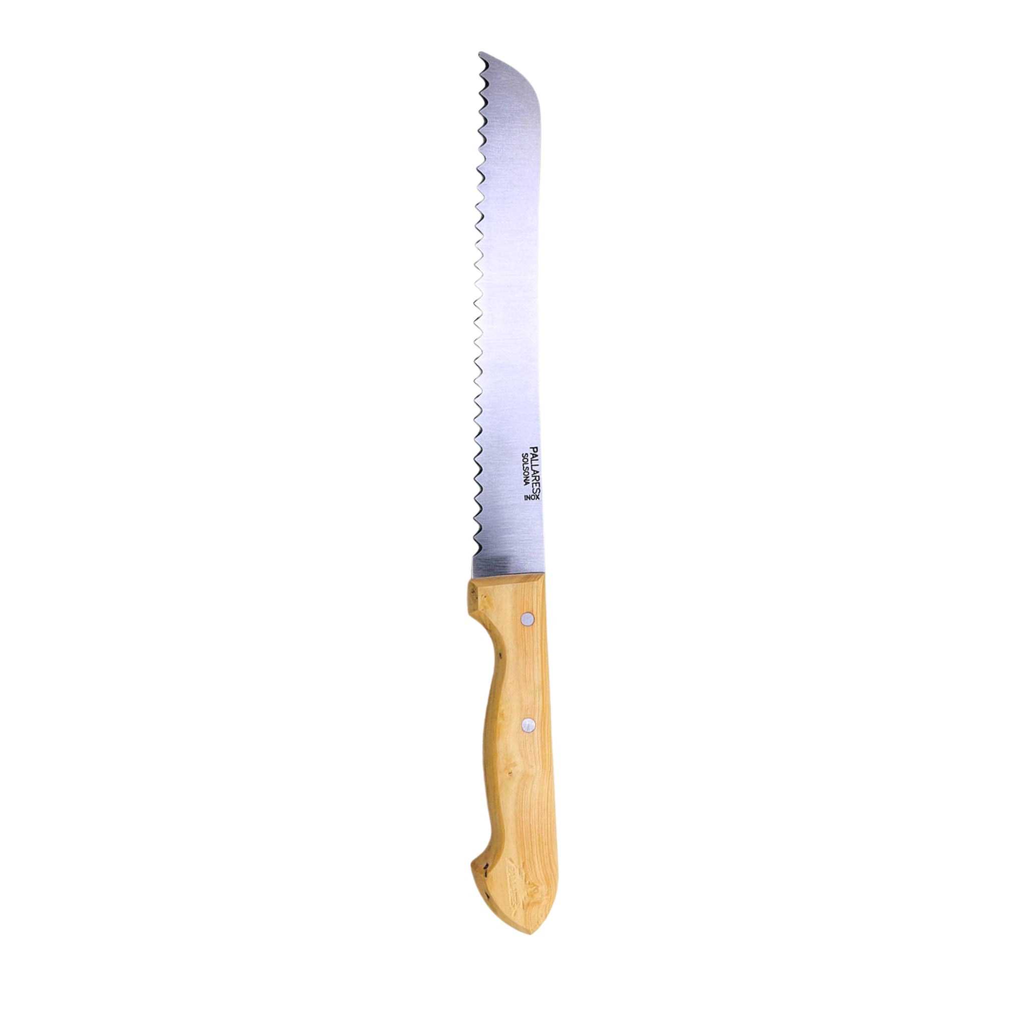 De Pallares Solsona Broodmes Buxushout 22 cm heeft een gekarteld zilverkleurig lemmet en licht buxushouten handvat, een weerspiegeling van elegant Spaans design, van Pallares Solsona, geïsoleerd afgebeeld op een witte achtergrond.