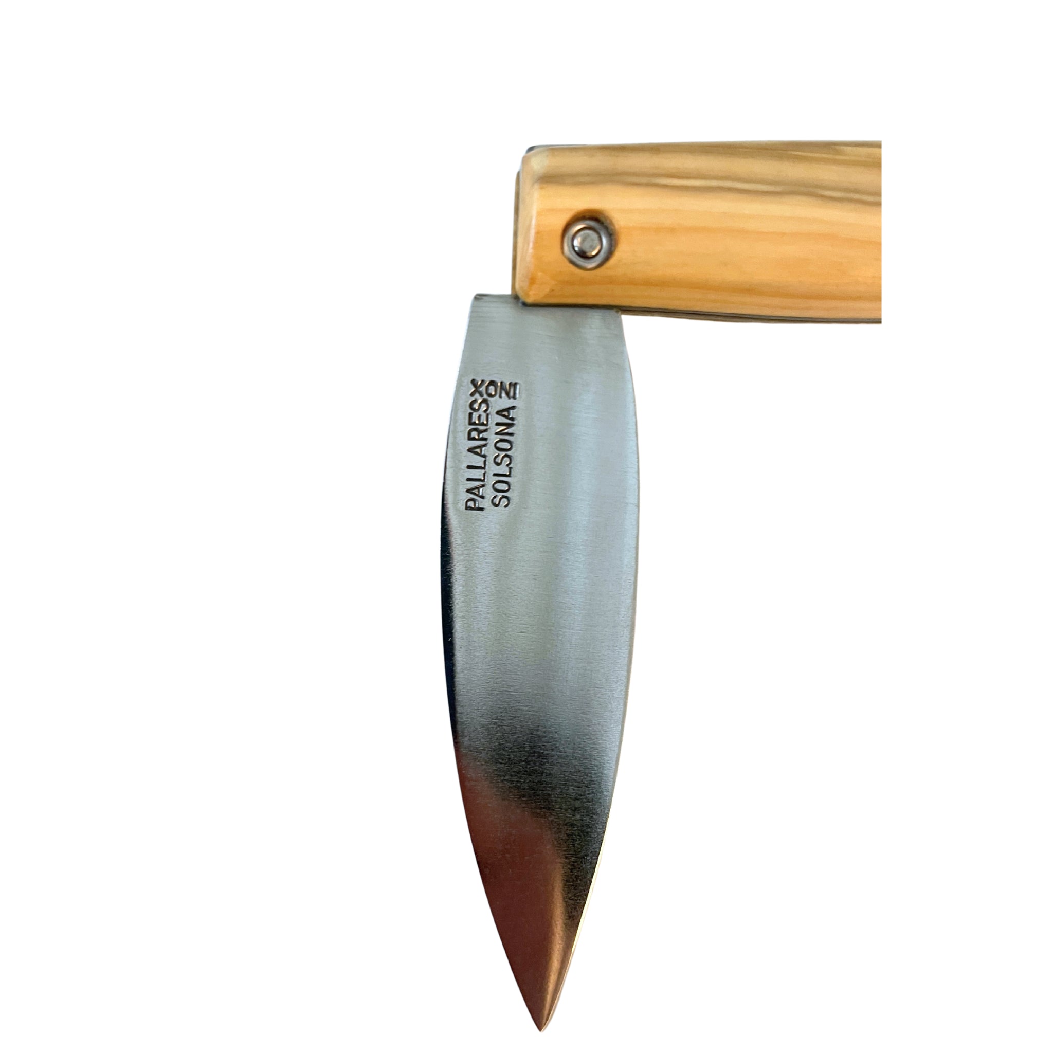 De Pallares Solsona Busa Zakmes Beukenhout 8 cm heeft een beukenhouten heft en een deels geopend roestvrijstalen lemmet met de gravure "PALLARES SOLSONA" op het glanzende staal.