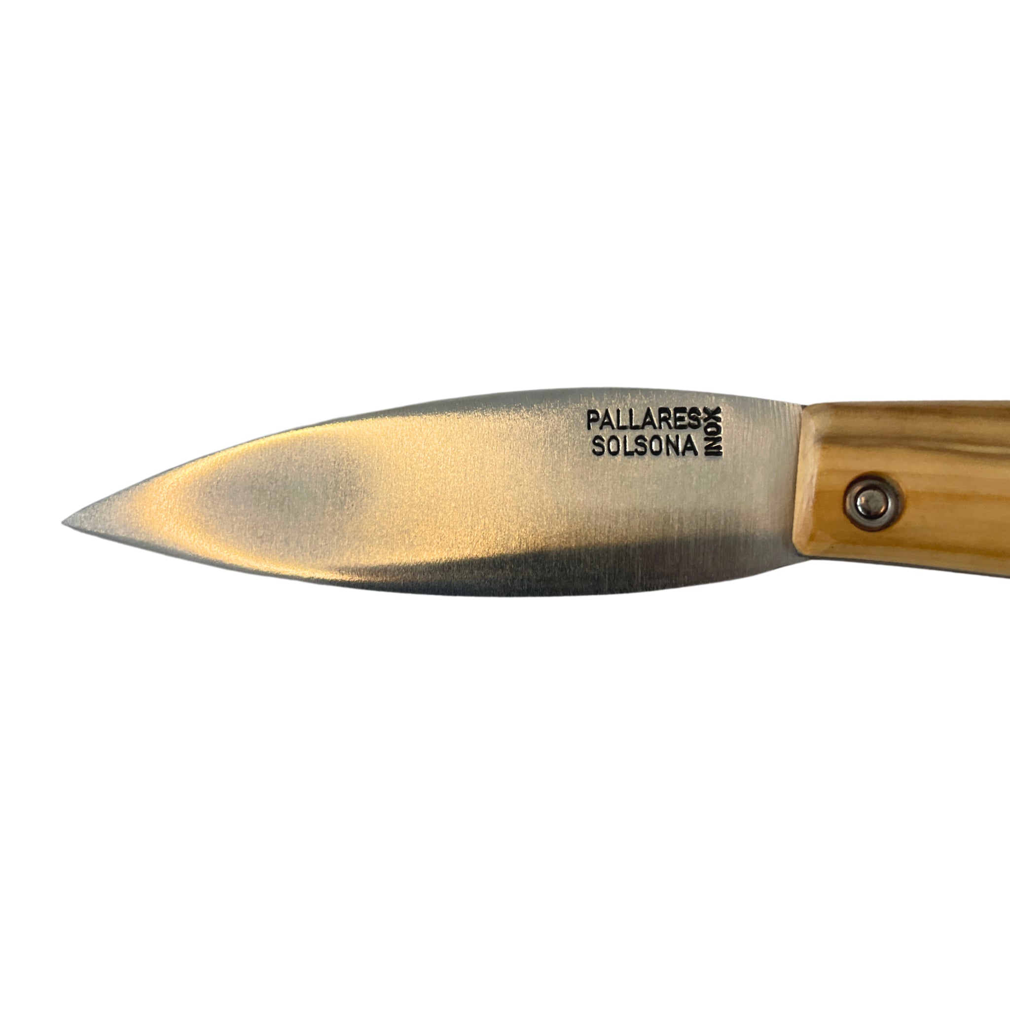 Een close-up van de Pallares Solsona Busa Zakmes Beukenhout 8 cm, met een roestvrijstalen lemmet gegraveerd met "PALLARES SOLSONA INOX" en een beukenhouten handvat.