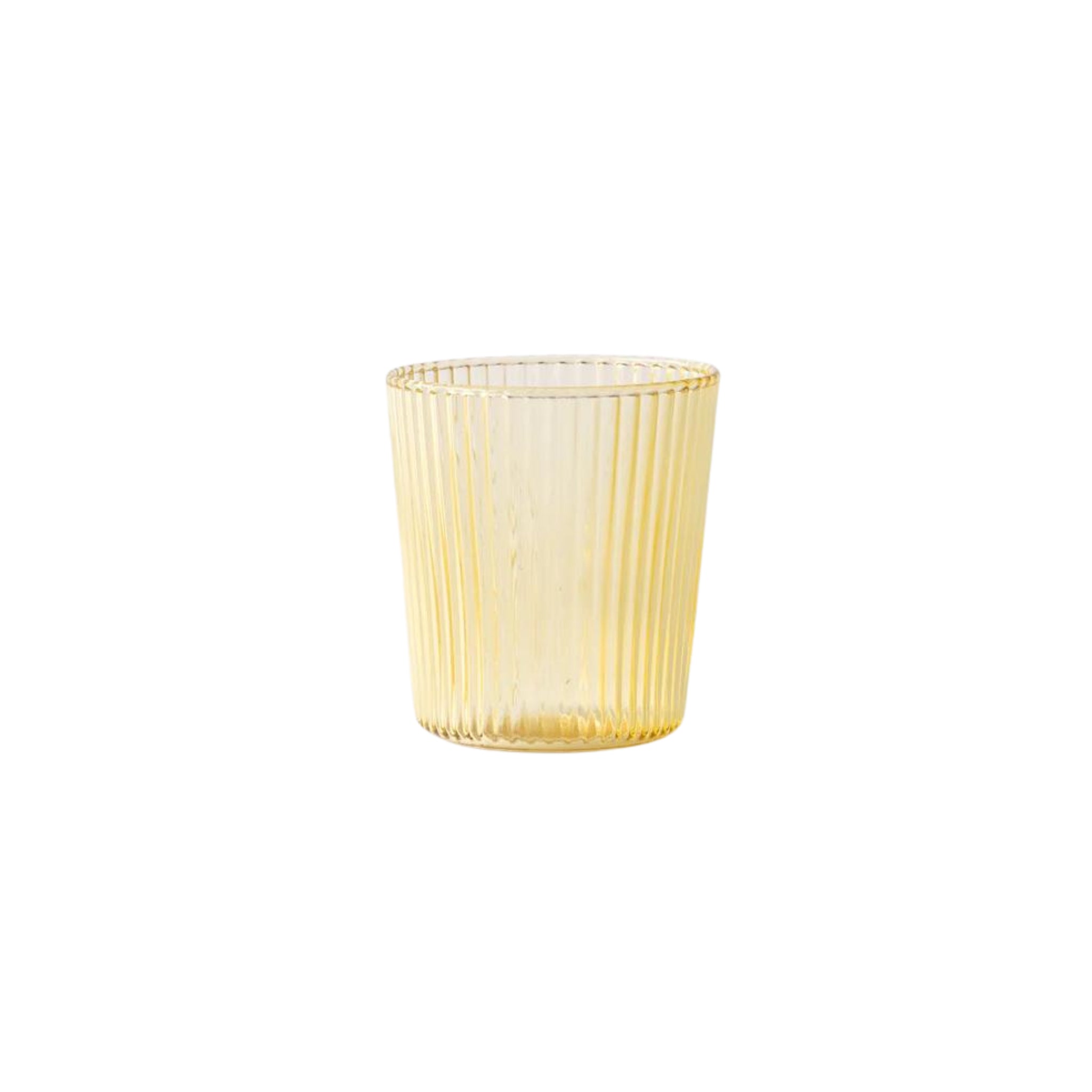 De Paveau Waterglas Cable Yellow van Paveau heeft een transparant, lichtgeel ontwerp met verticale ribbels en duurzaam glas, en is een stijlvolle toevoeging aan je tafel.