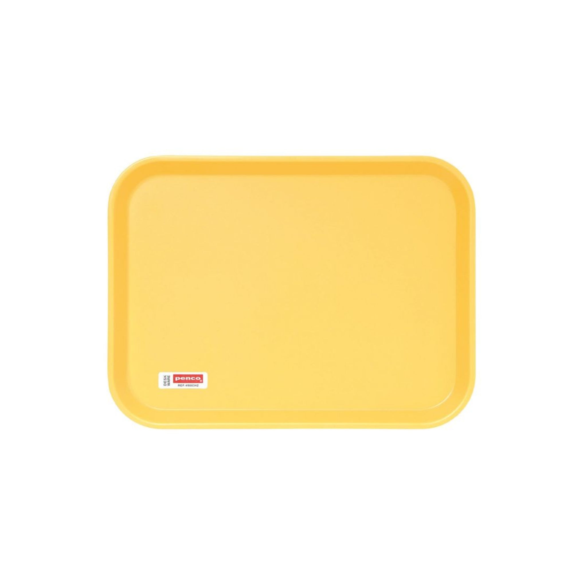 De Penco Dienblad Geel 28/21 is een rechthoekig geel dienblad met afgeronde hoeken en een rood-wit label van het merk Penco-perfect als bureau-accessoire.