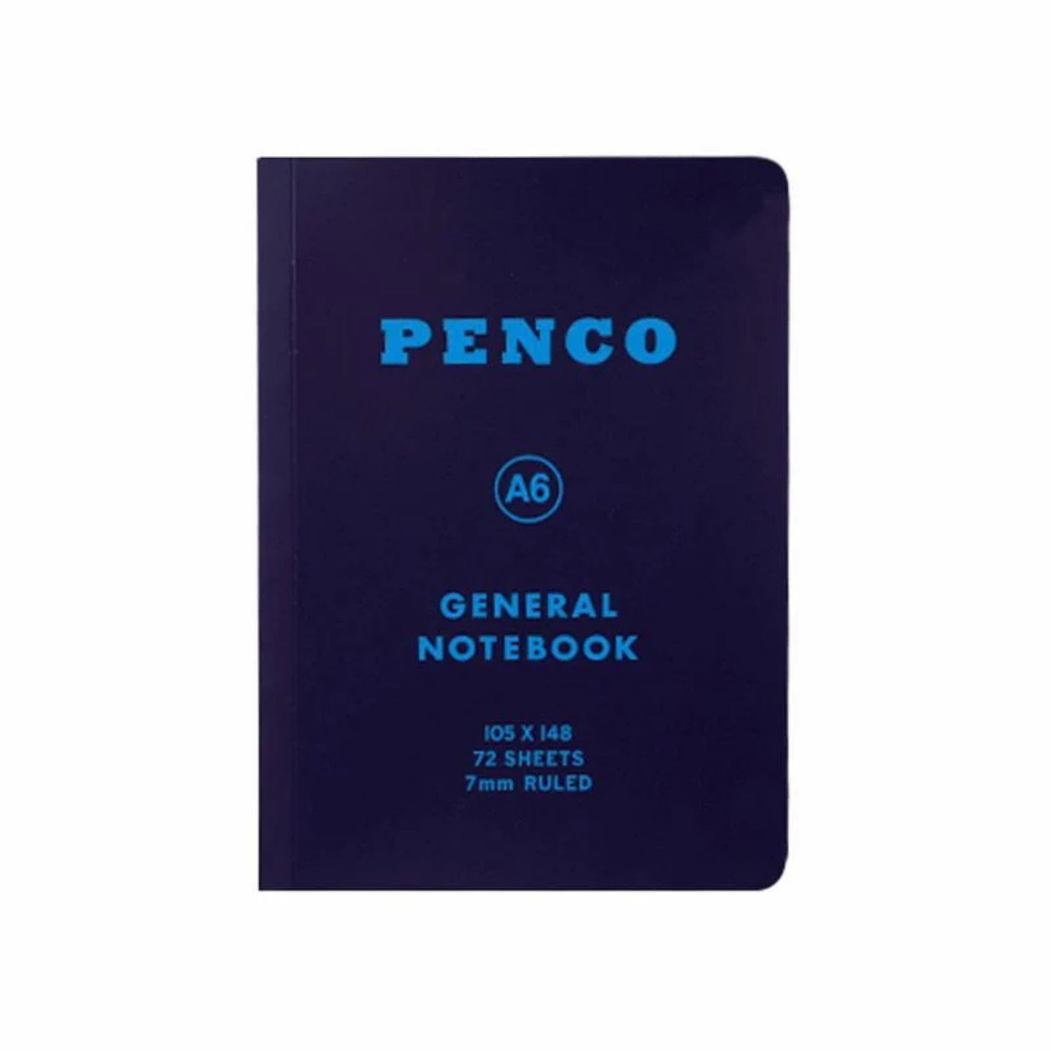 Het Penco Notitieboek Blauw A6 van Penco heeft een donkerblauwe kaft met vetgedrukte PENCO-letters, een handig A6-formaat (105 x 148 mm), 72 vellen en 7 mm lijntjes - ideaal als stijlvol notitieboek voor dagelijkse notities.