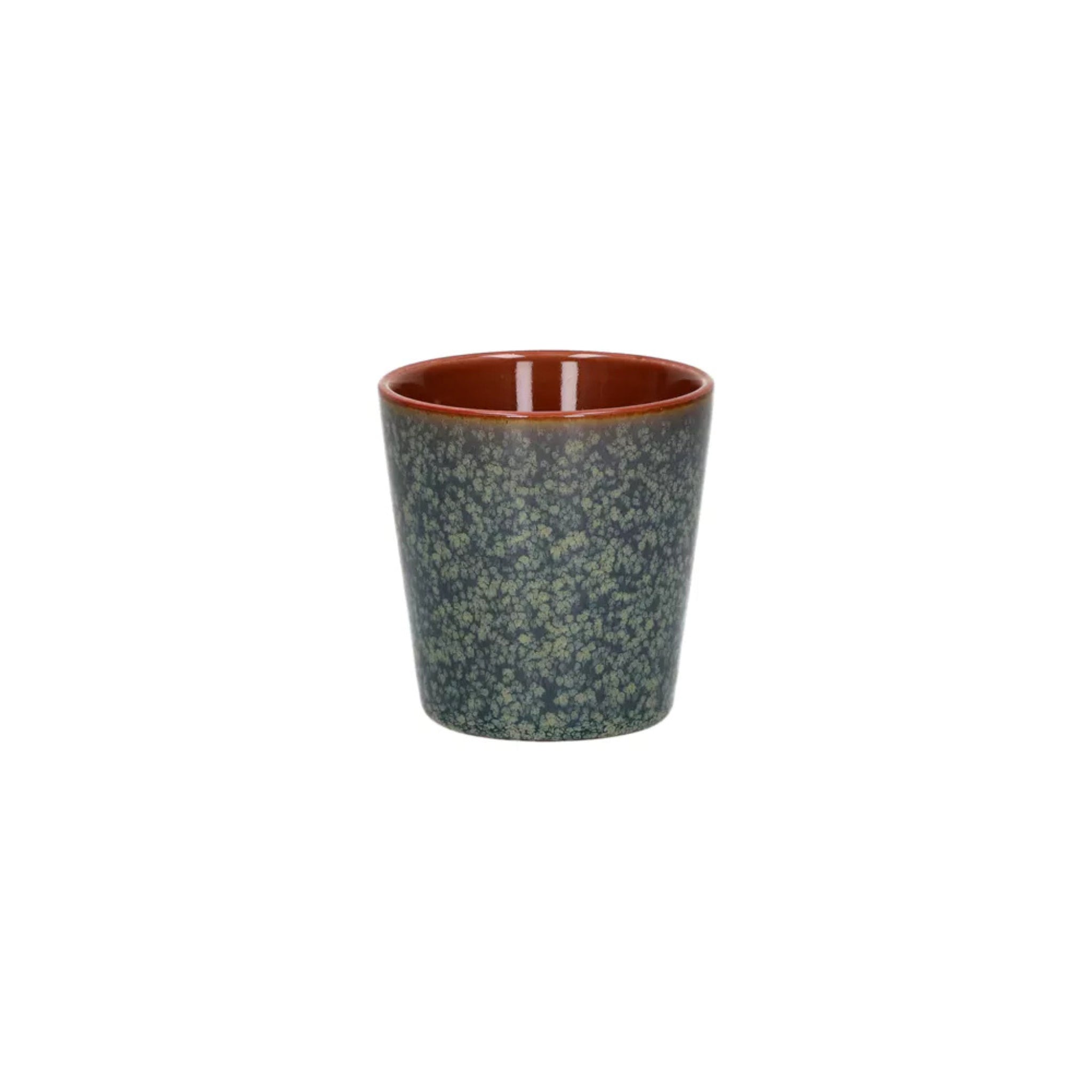 De Pomax Rasa Koffiekop Brons H8 is een keramische beker van Pomax met een gevlekte groenblauwe buitenkant, glanzend bruine binnenkant, en is vaatwasbestendig. Perfect als tafeldecoratie en afgebeeld tegen een effen witte achtergrond.