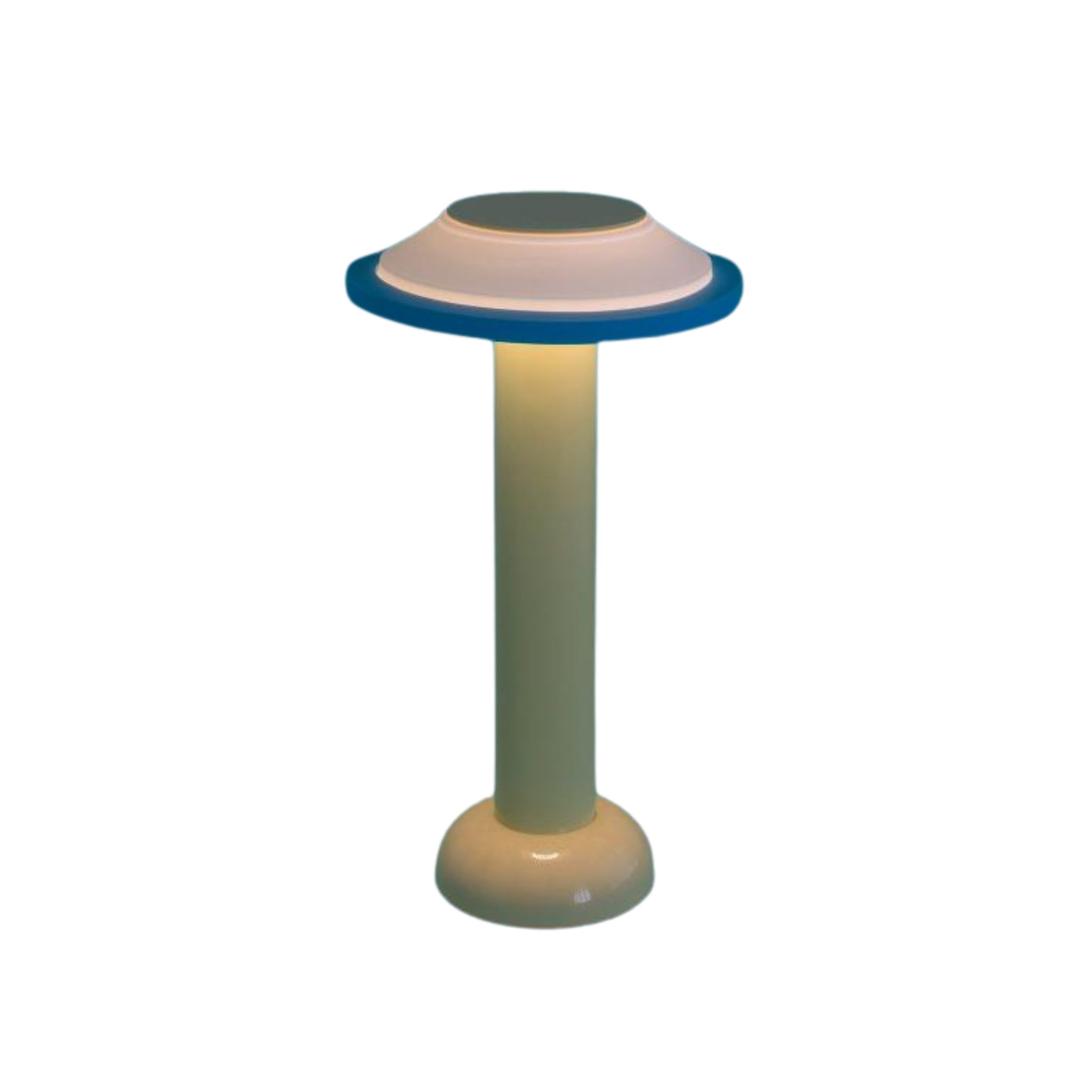 De Sowden PL2 Lamp LED Oplaadbaar Geel van Sowden is een moderne dimbare lamp met een hoge, cilindervormige witte voet en een ronde kap met een gele rand die warm licht uitstraalt, geïnspireerd op de George Sowden Shades collectie.