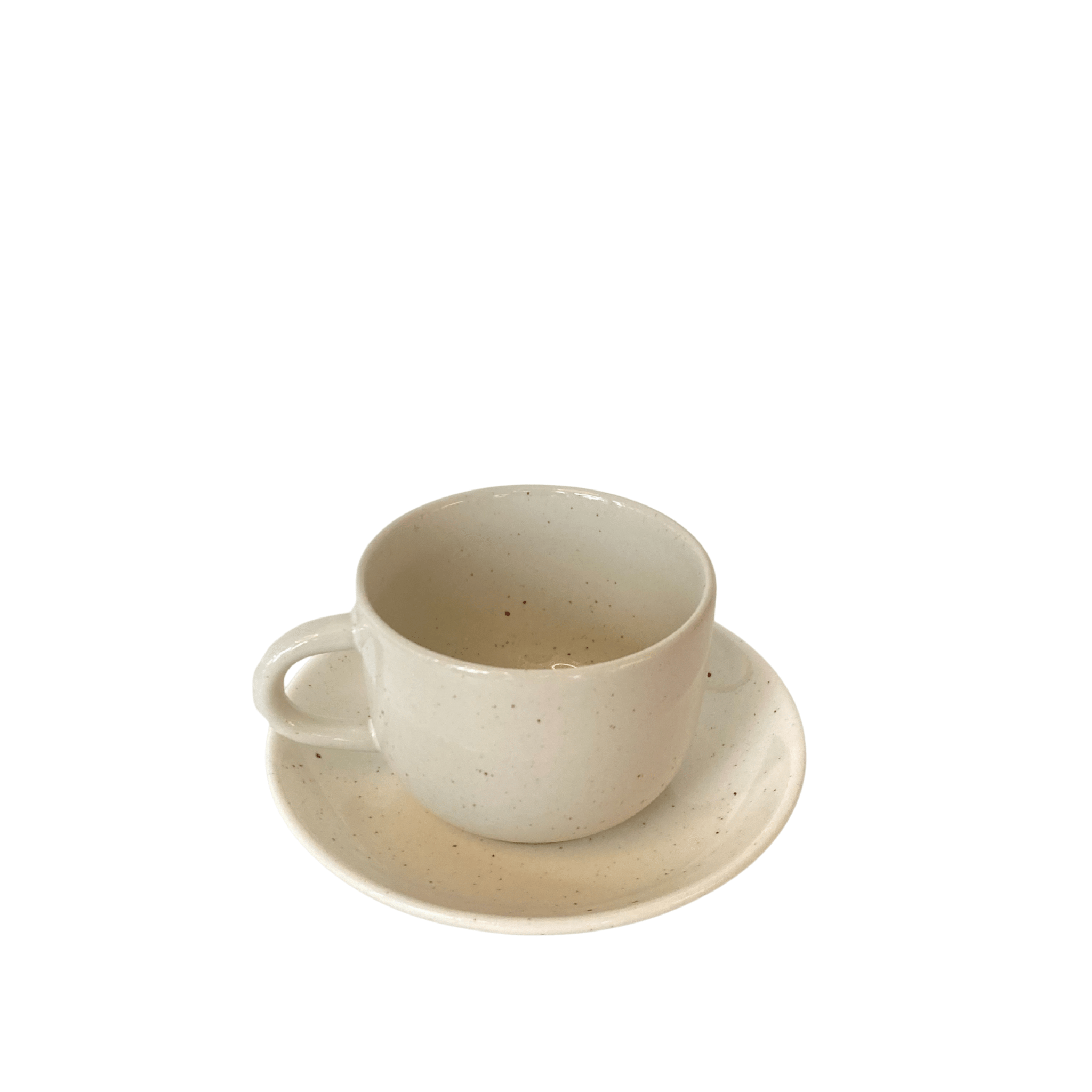 De Stock Antwerpen Koffiekop + Schotel Wit Spikkel van Stock Antwerpen heeft een eenvoudige, off-white keramische kop met een handvat op een bijpassende schotel, die tijdloze Antwerpse café stijl combineert met ingetogen elegantie.