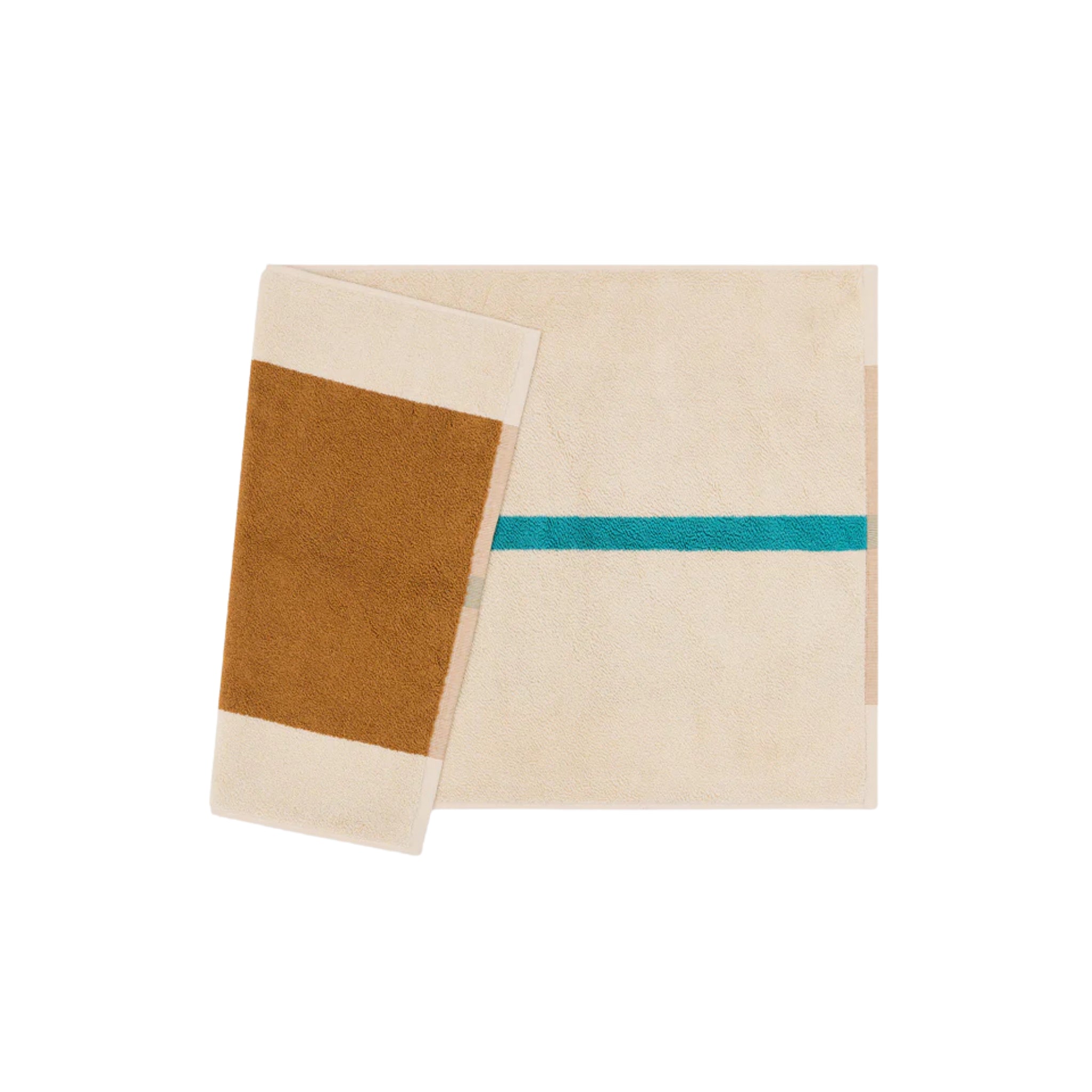 De Suite 702 Badmat Toffee Turquoise 50/80 is een rechthoekige beige badmat van biologisch katoen, met een brede bruine streep aan de ene kant en een dunne turquoise streep, netjes gevouwen op een witte achtergrond. Merk: Suite 702.