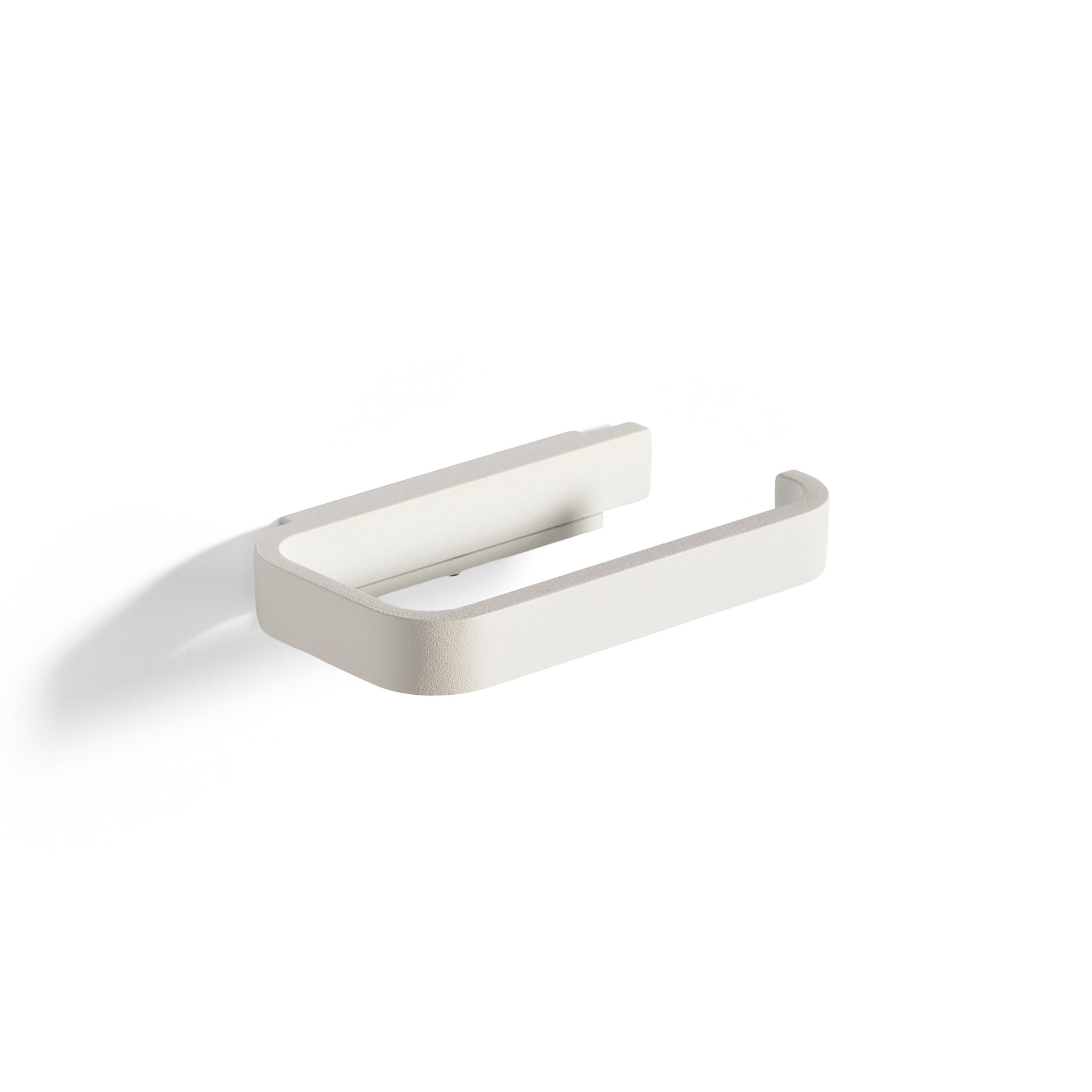 De Zone Denmark Rim Toiletrolhouder Wit is een minimalistische, aan de muur gemonteerde toiletrolhouder in mat wit met een rechthoekig, open ontwerp voor het eenvoudig verwisselen van rollen. Gefotografeerd op een effen witte achtergrond.