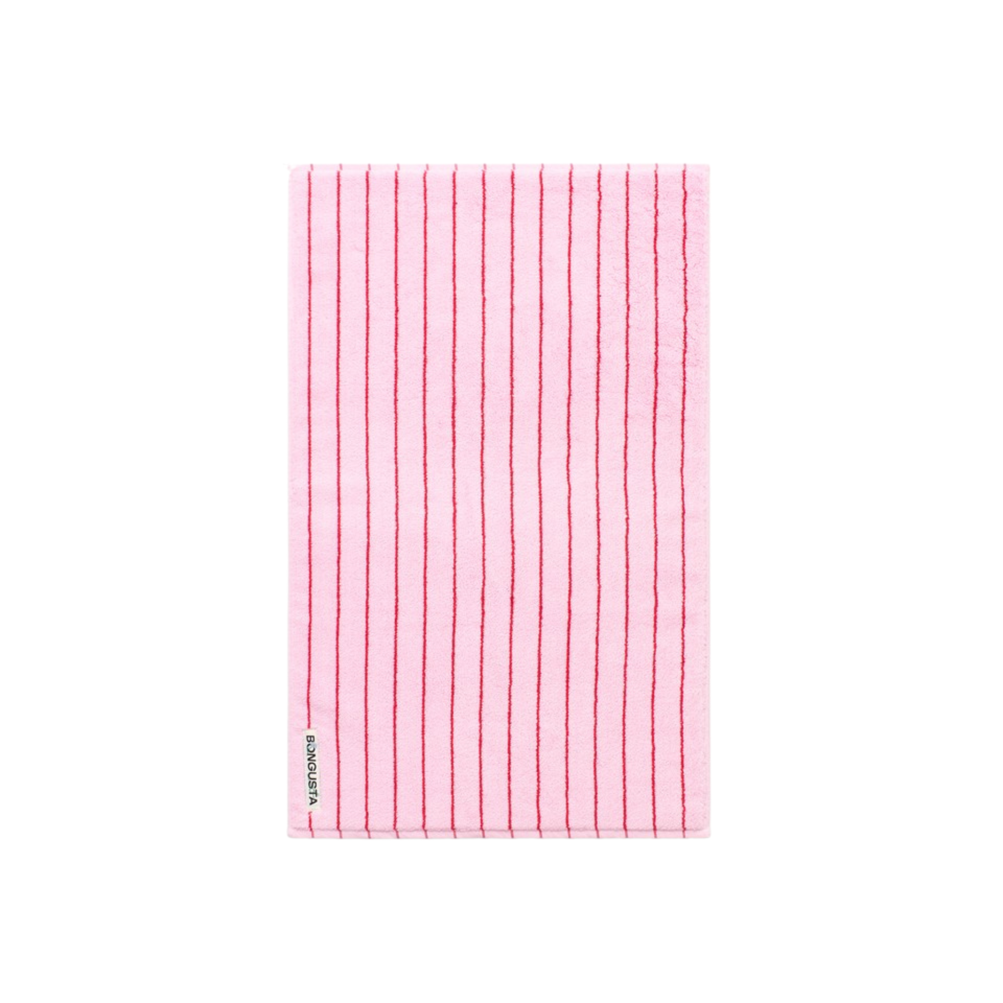 De Bongusta Naram Badmat Baby Pink & Ski Patrol 50/80 is een rechthoekige badmat in babyroze met gelijkmatig verspreide verticale rode lijnen en een klein wit stoffen label aan de linkeronderrand.