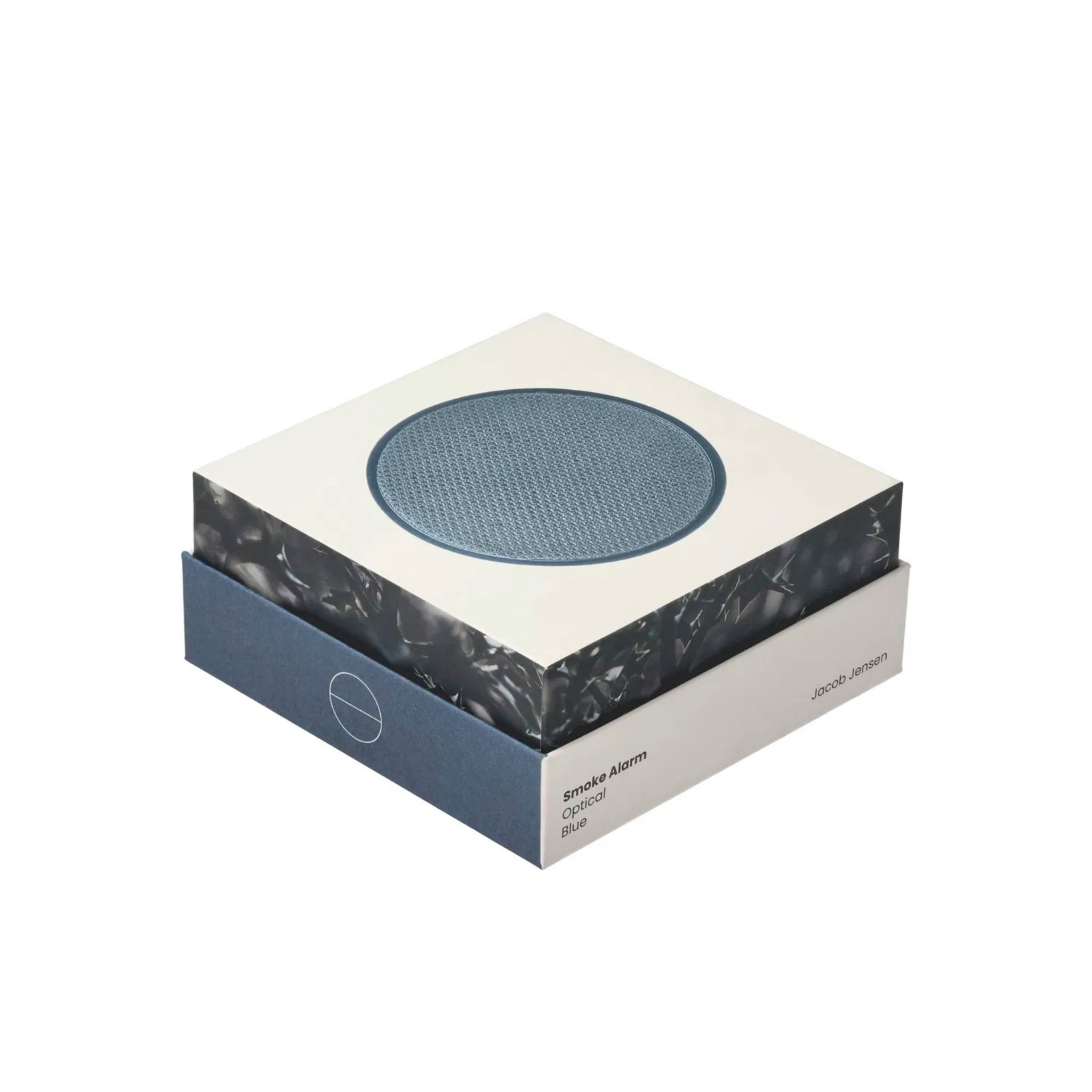 De Jacob Jensen Optical Rookmelder Blauw D10 is een stijlvolle, vierkante blauw-witte rookmelder met een ronde blauwe luidspreker bovenop en gestructureerde zijpatronen, geïnspireerd op het ontwerp van Jacob Jensen.
